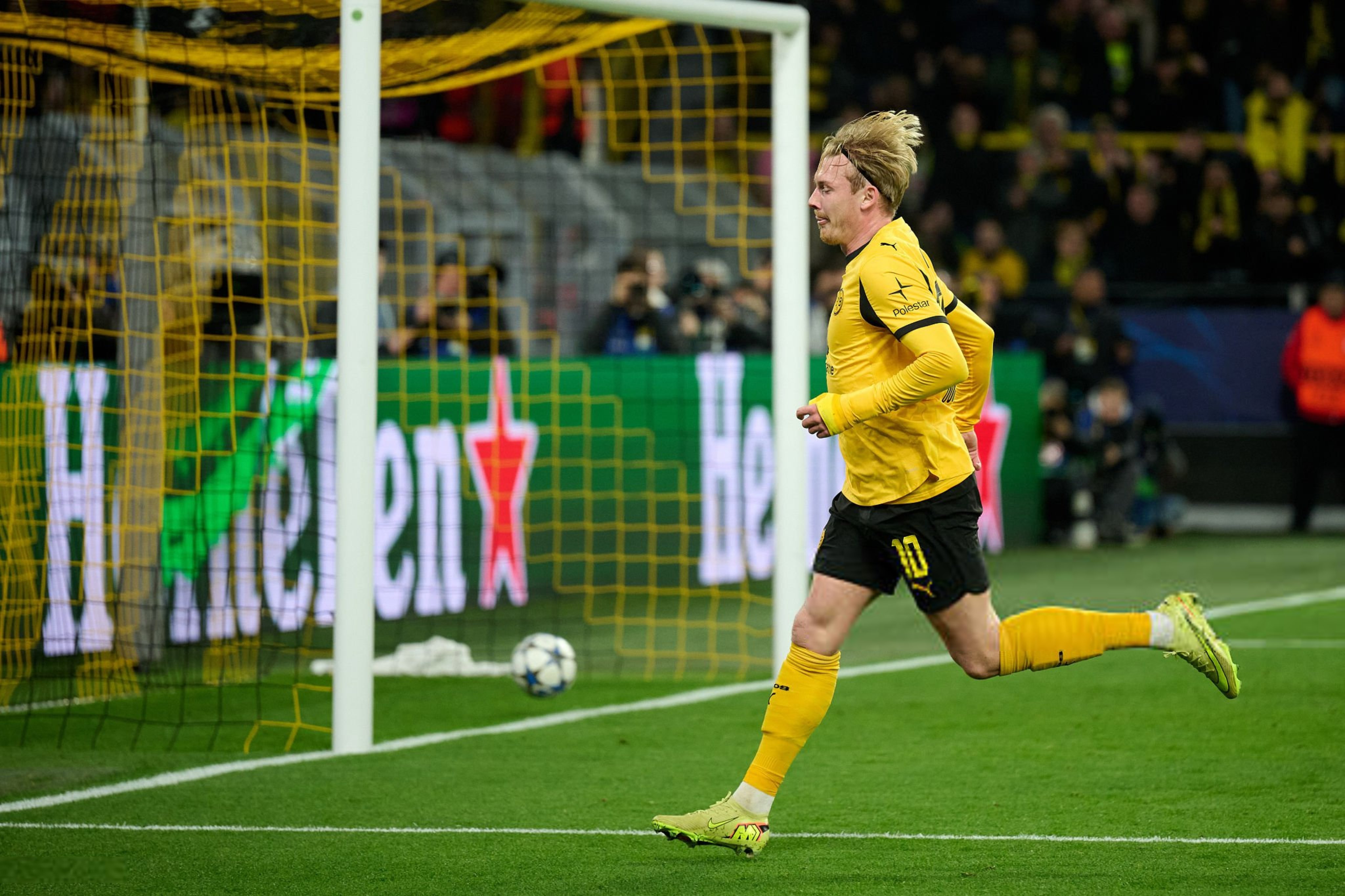 تعادل دورتموند وهزيمة نابولي في الأبطال