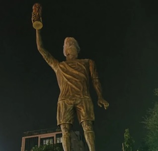 ميسي يكشف تمثاله العملاق في الهند