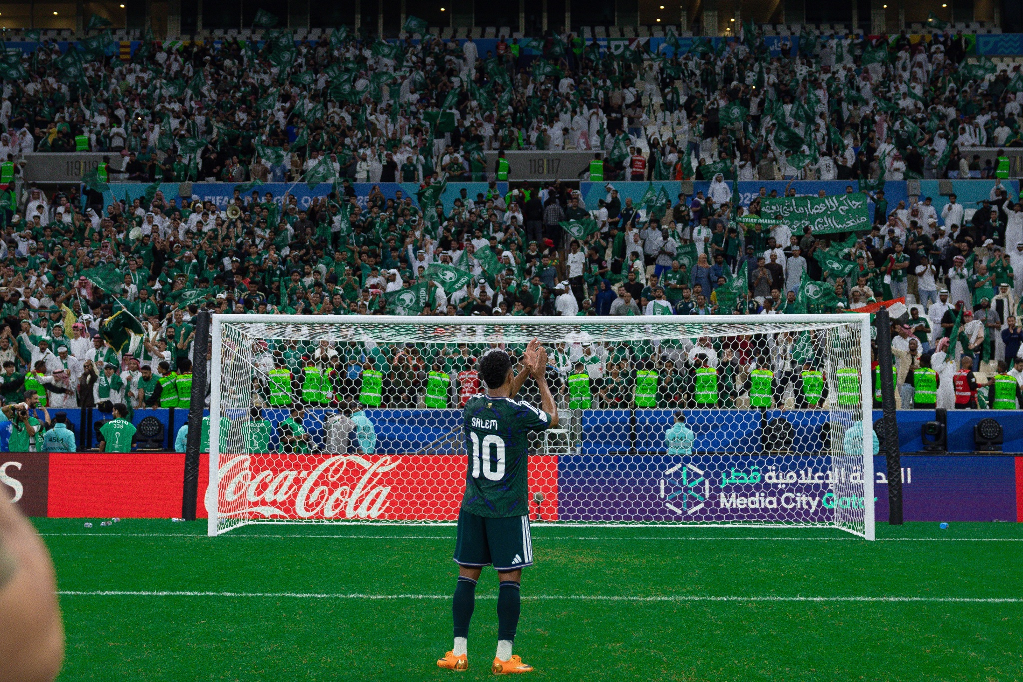 نجم سعودي يسرق بريق سالم الدوسري!