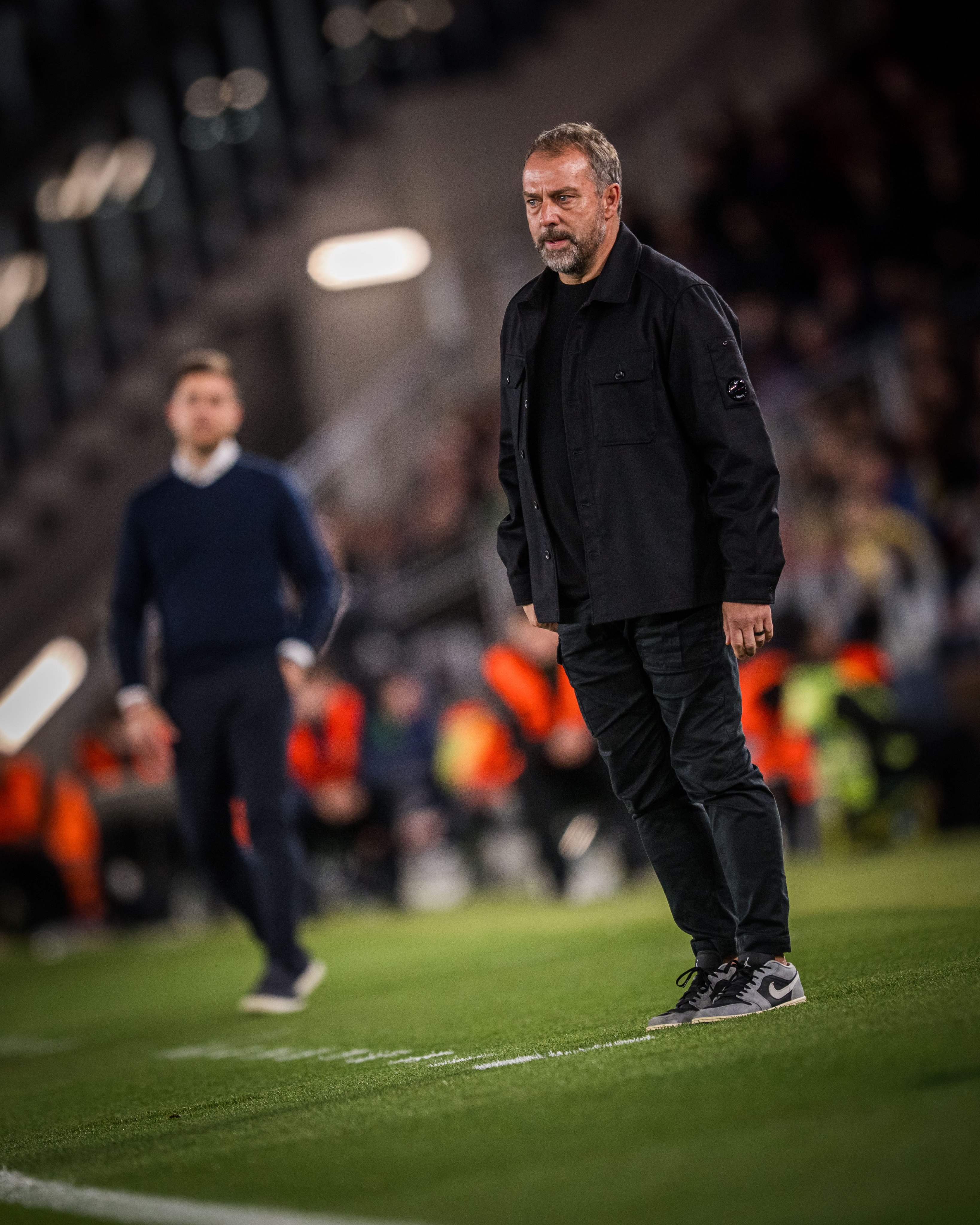 فليك يحذر لاعبي برشلونة من هذا الأمر