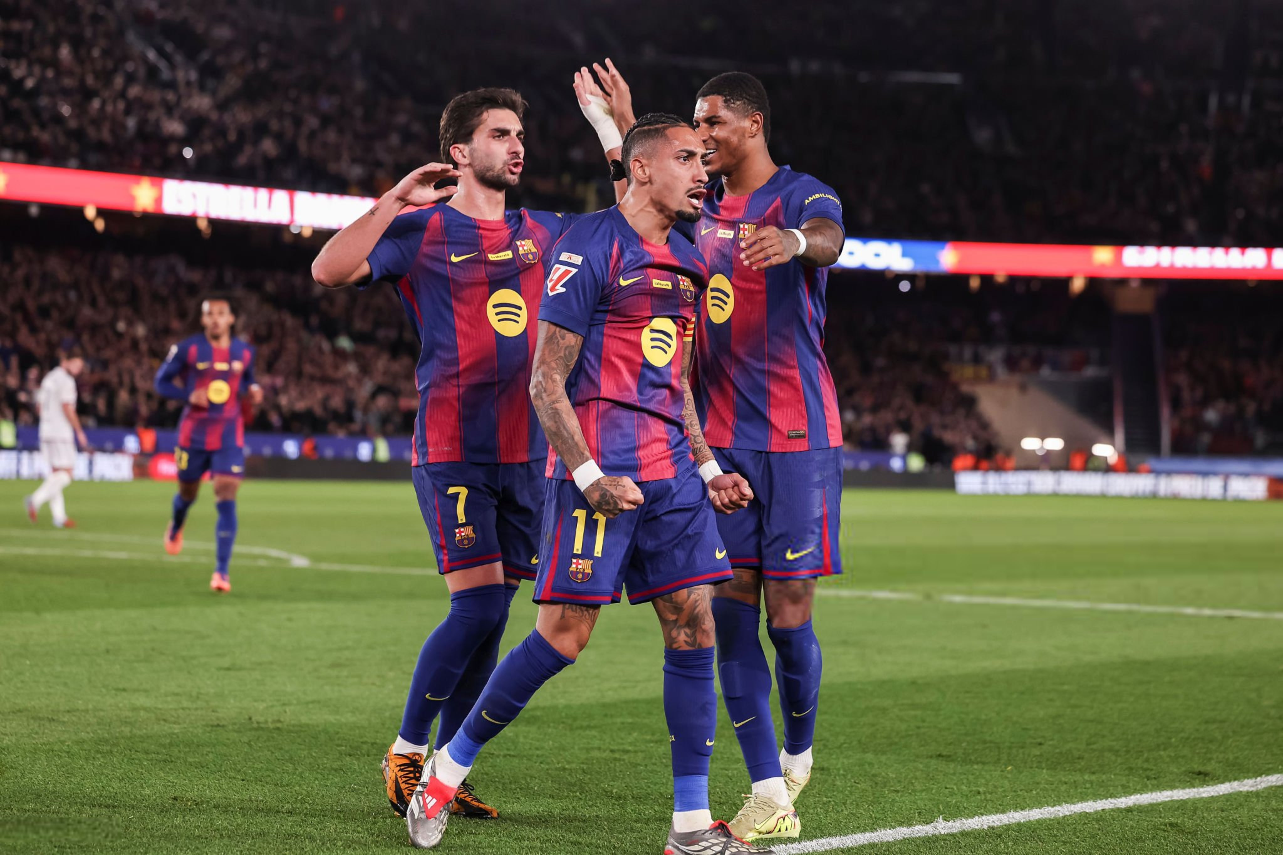 هل تشتري السعودية نادي برشلونة؟