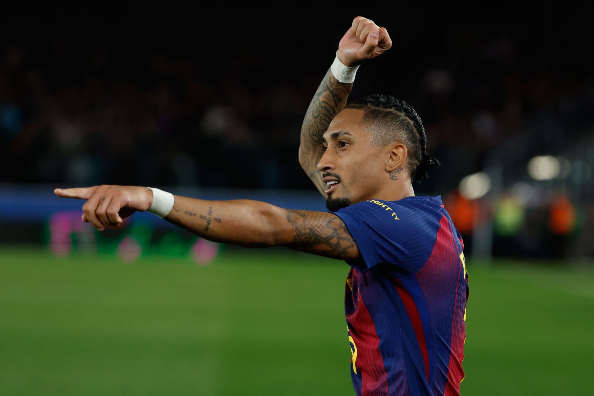 رافينيا يصنع التاريخ بإنجاز تهديفي جديد مع برشلونة