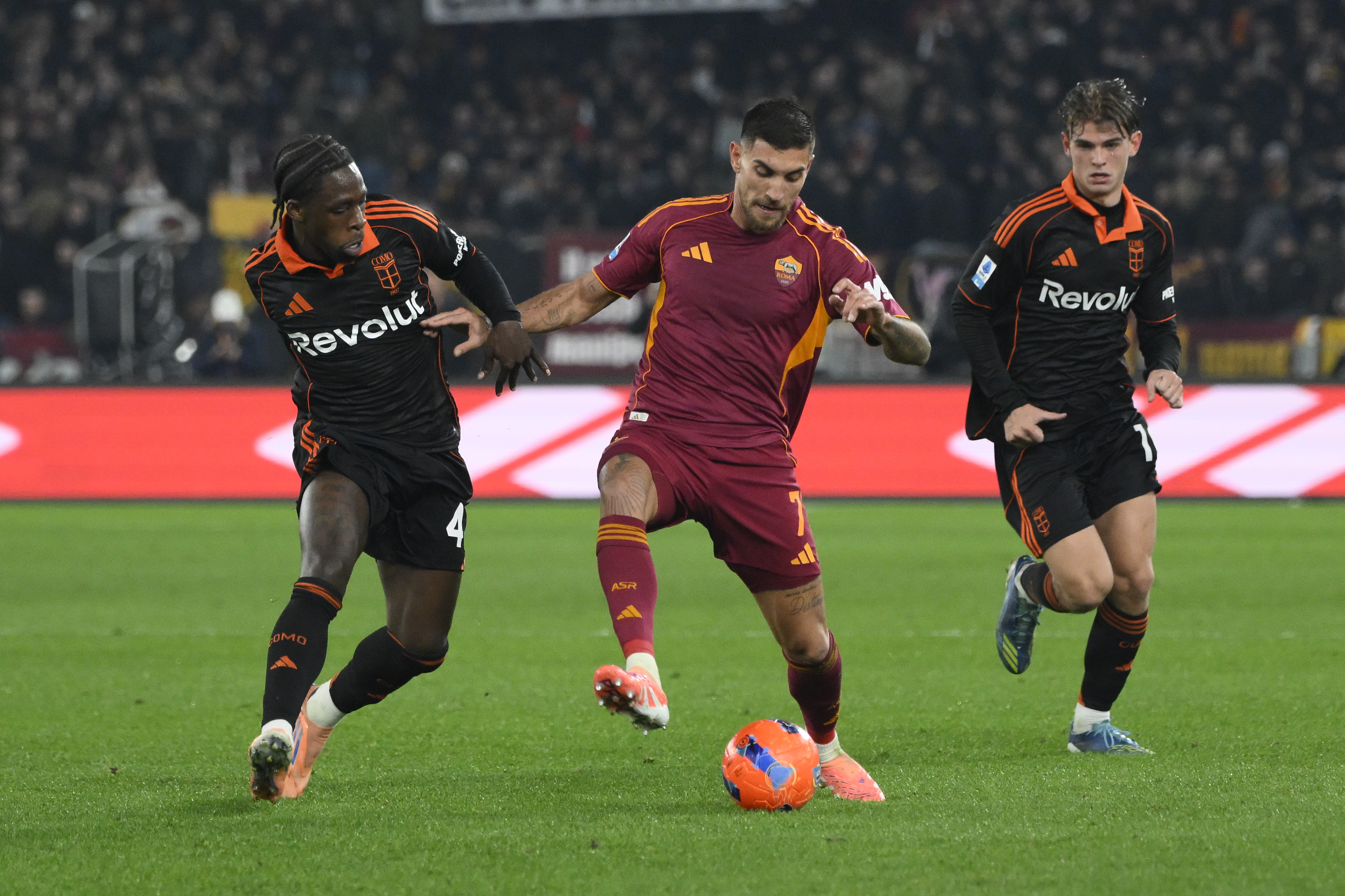 روما ينجو من فخ كومو بصعوبة بالكالتشيو