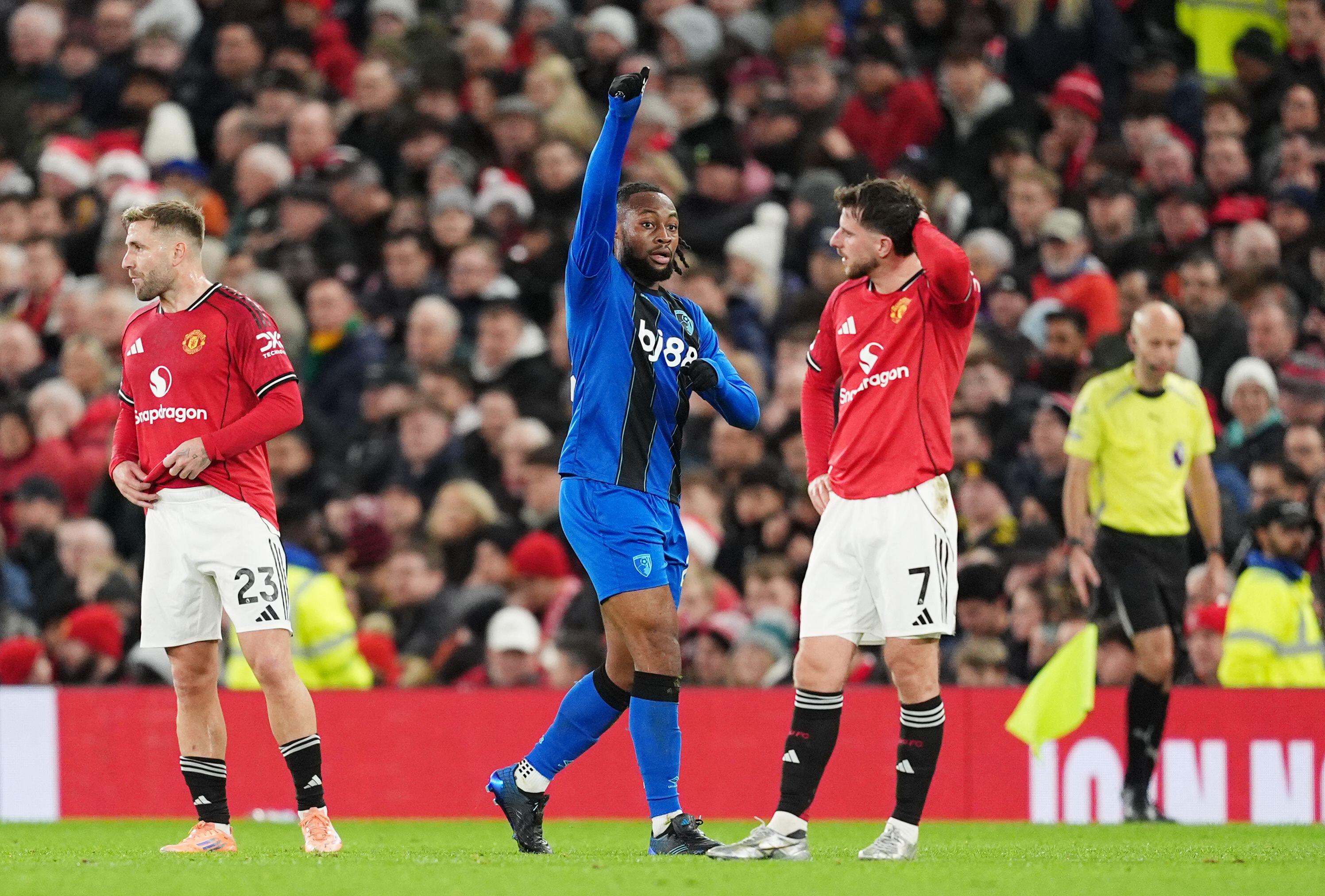 8 goals in a crazy draw between Manchester and Bournemouth