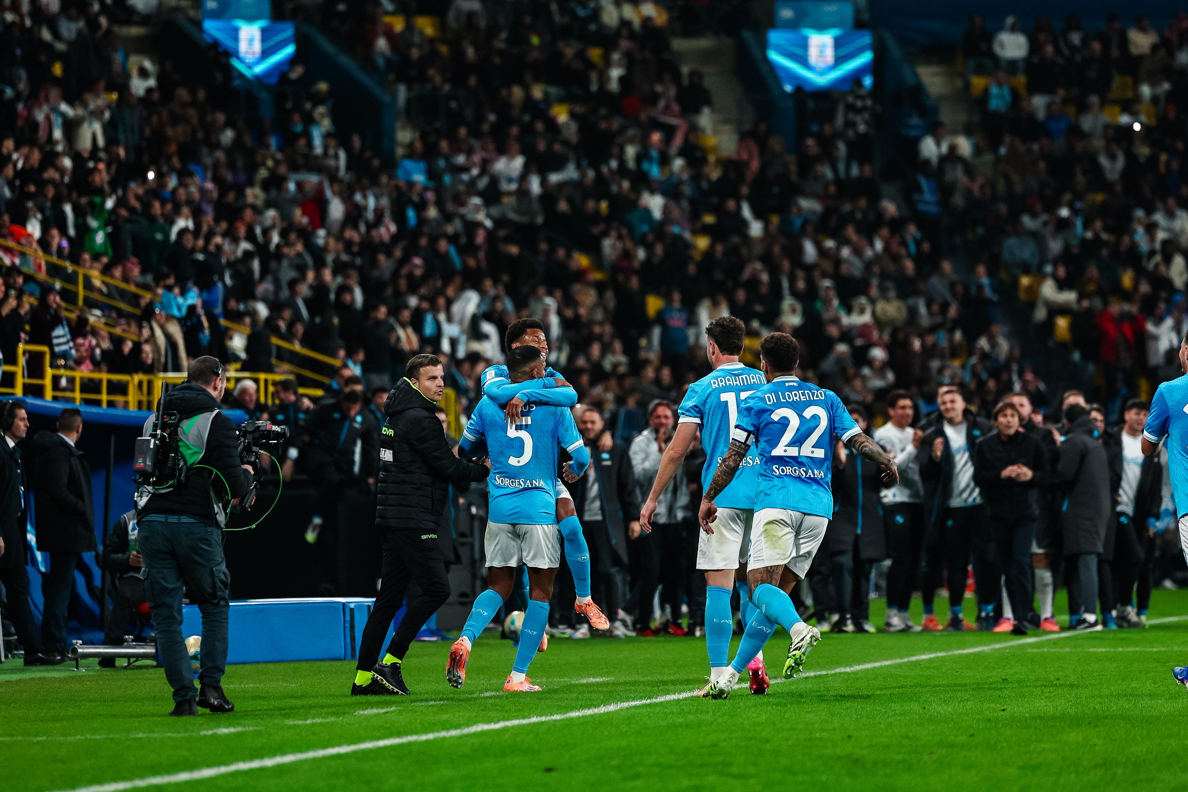 بثنائية نيريس.. نابولي بطلًا لكأس السوبر الإيطالي