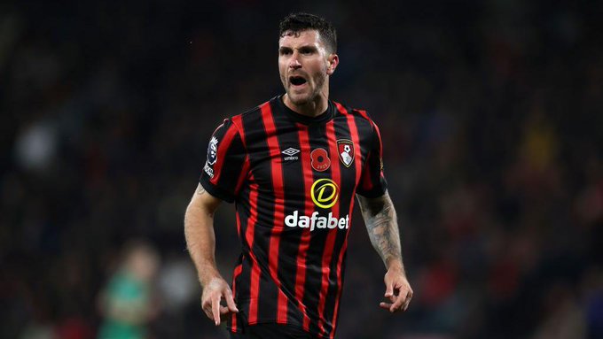 يوفنتوس وبرشلونة يتنافسان على ضم مدافع بورنموث