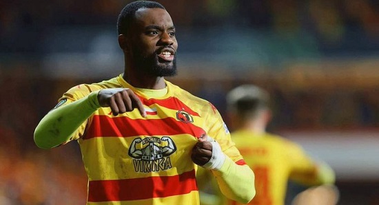 نادي بولندي يسخر من عرض الأهلي لضم لاعبه