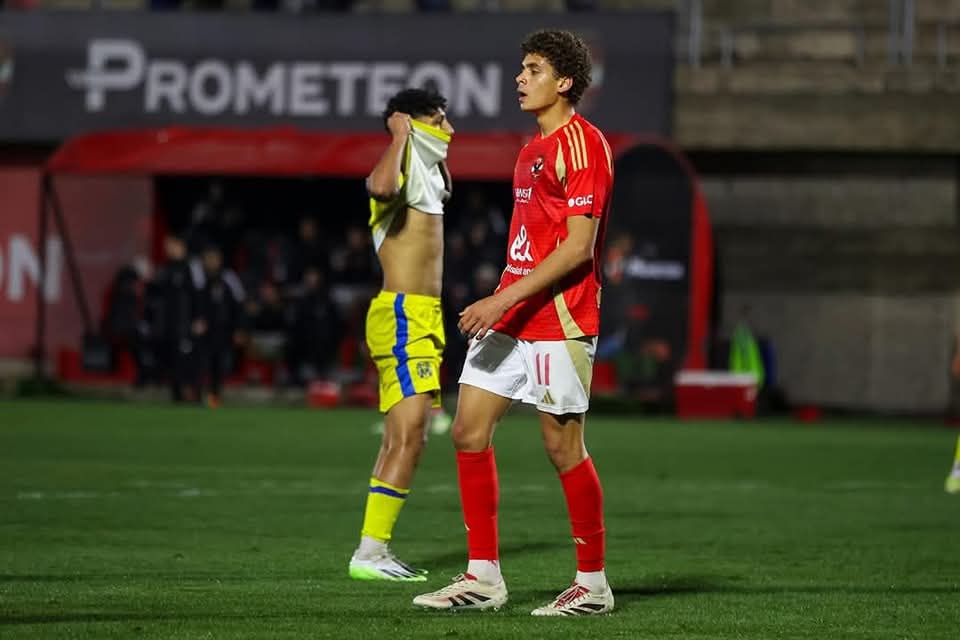 برشلونة يرفض الاستسلام في صفقة موهبة الأهلي