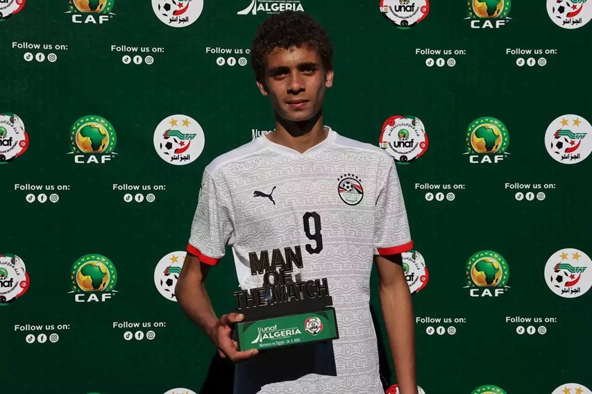 آخر تطورات انتقال نجم الأهلي لبرشلونة!