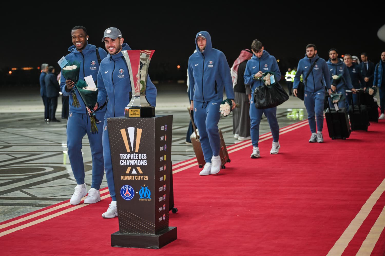 «الكويتية» نقلت بعثة سان جيرمان إلى الكويت