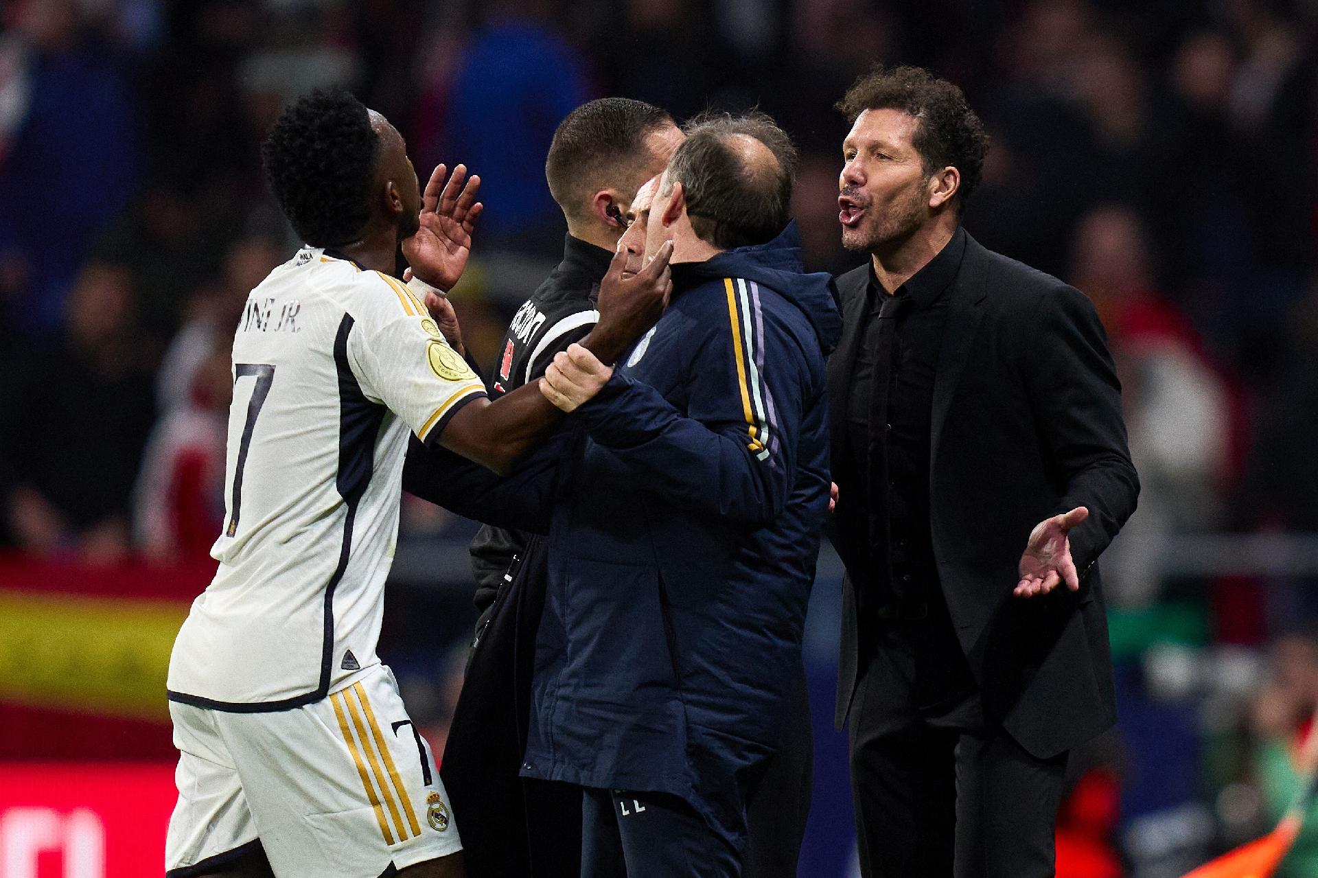 الريال يدعم فينيسيوس بعد أزمته مع سيميوني