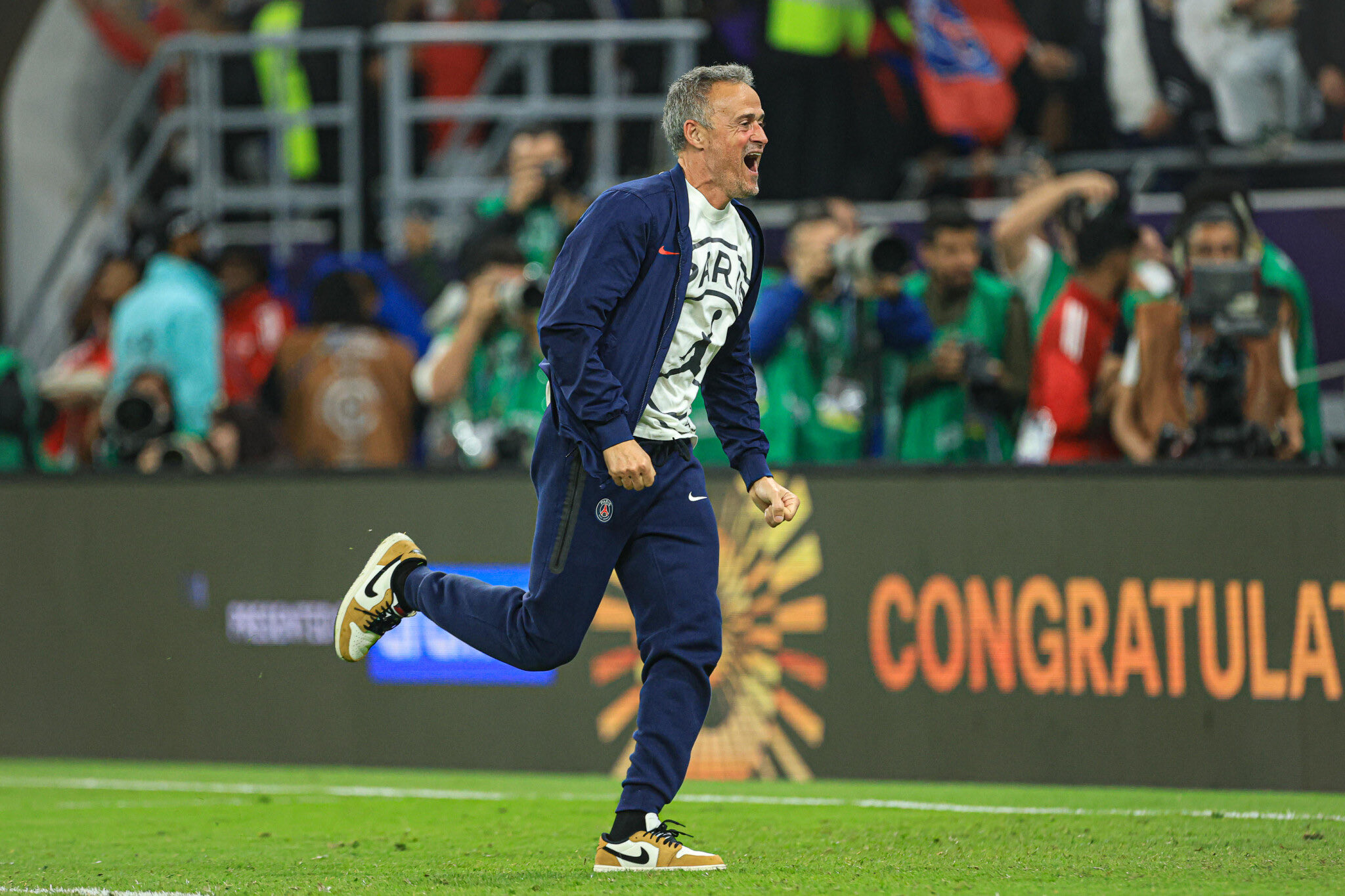 إنريكي يقترب من مغامرة إنجليزية