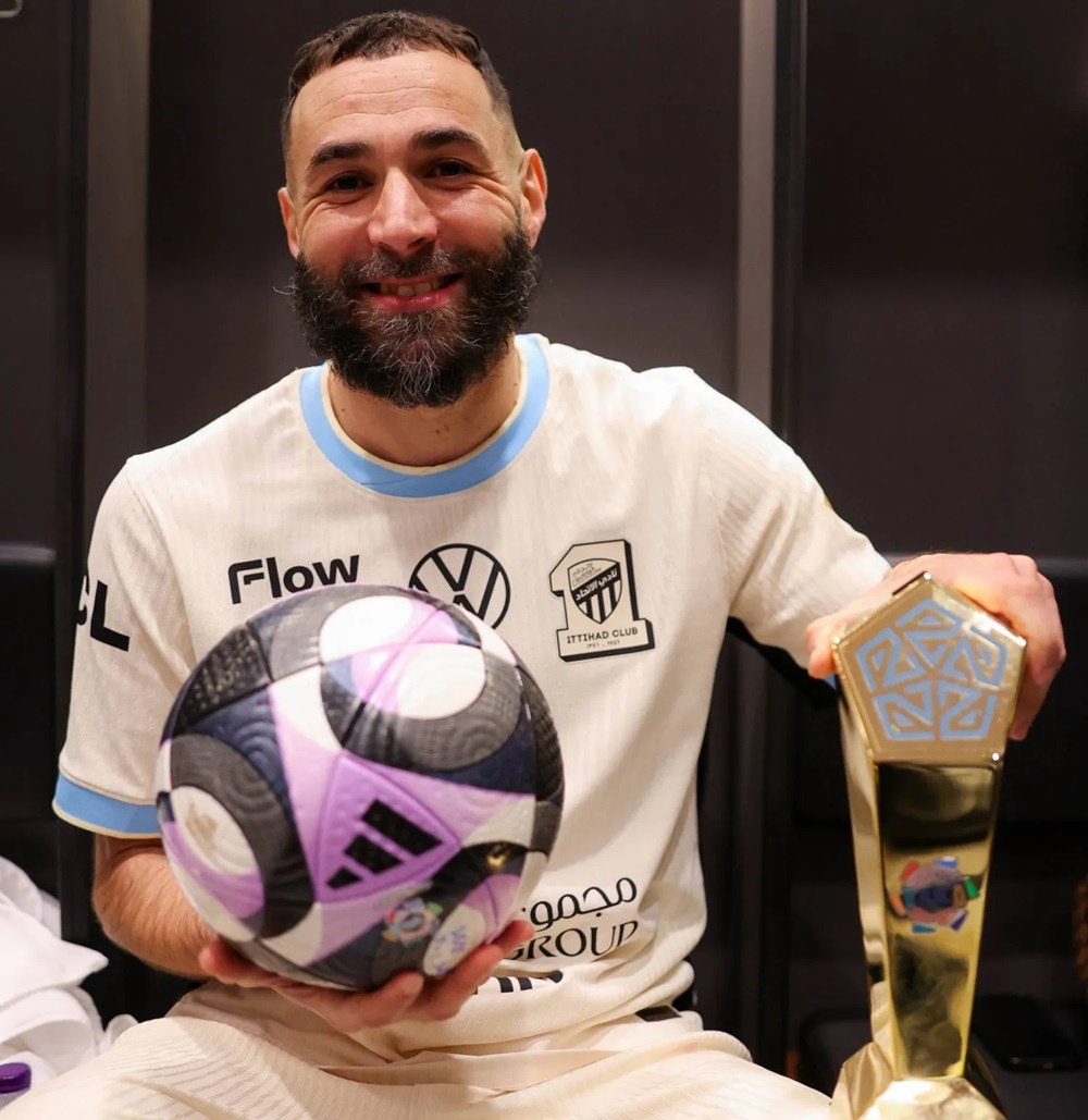 بنزيما: الفوز هدفنا والألقاب تنتظرنا