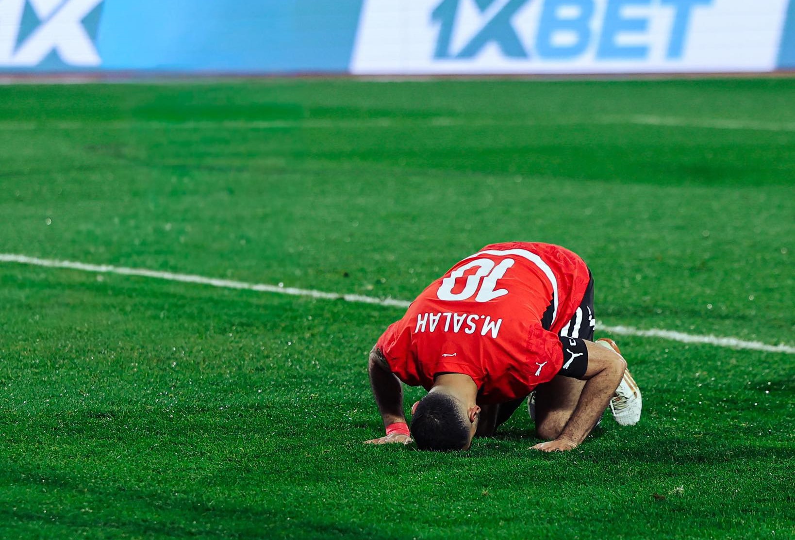 محمد صلاح يعادل رقم حسام حسن