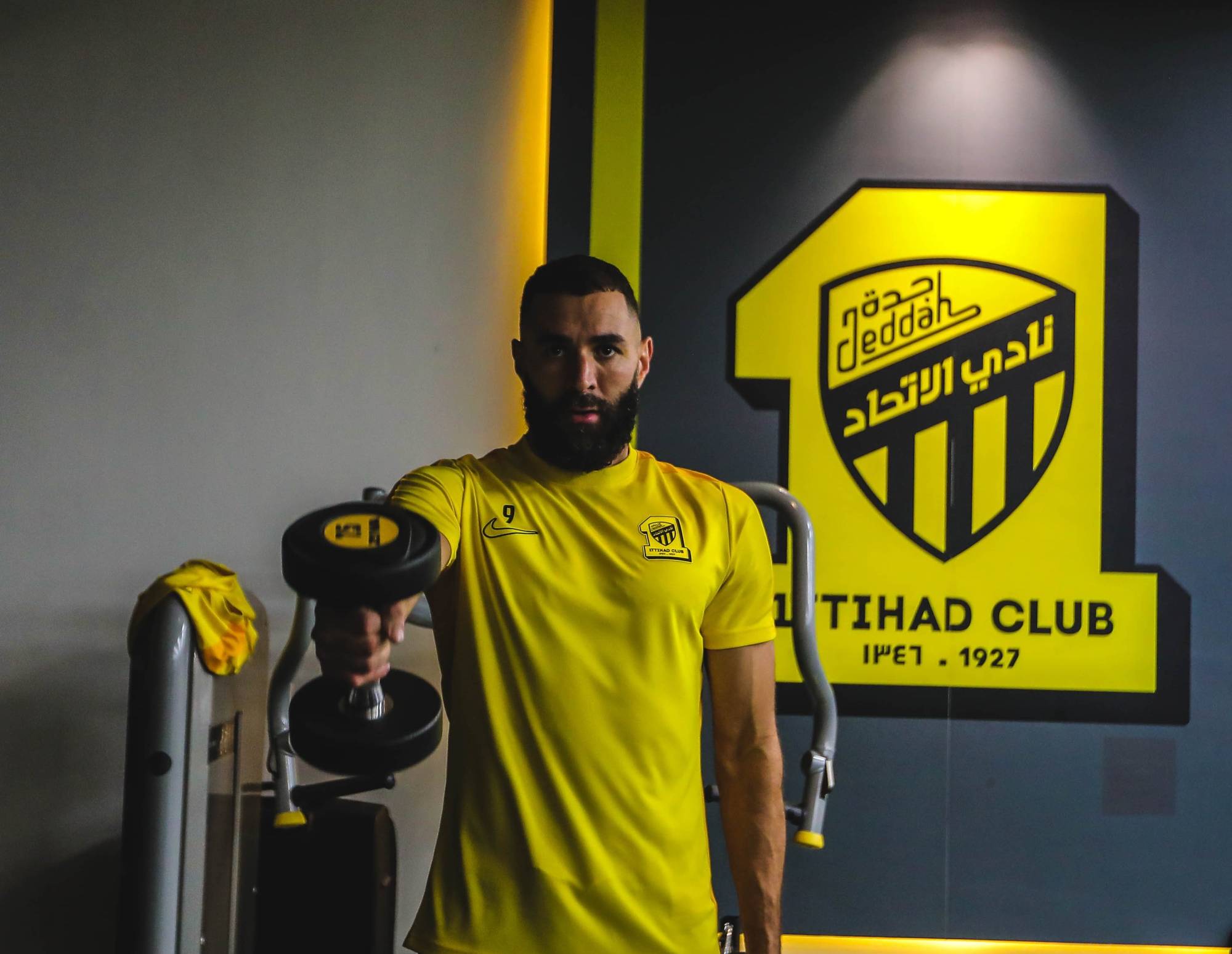 هل يبقى بنزيما في الاتحاد؟ القرار قريب