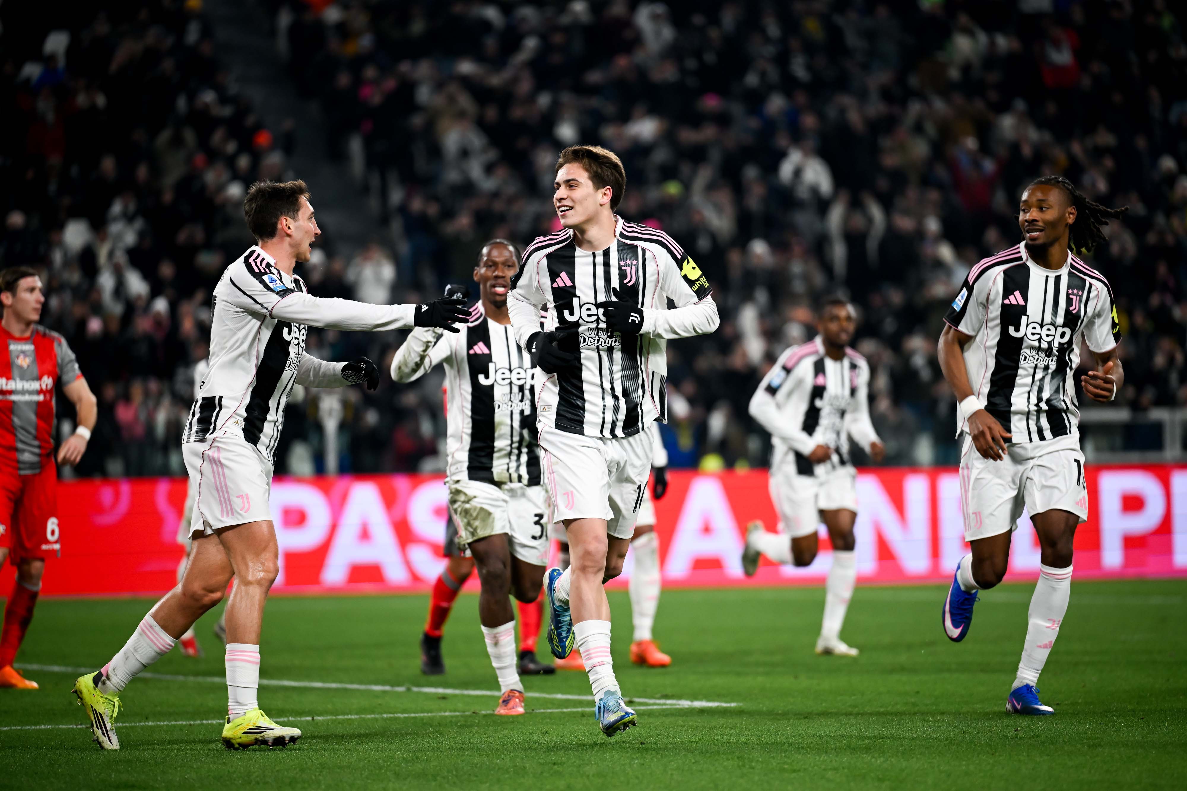 اليوفي يستعرض عضلاته بخماسية ضد كريمونيزي