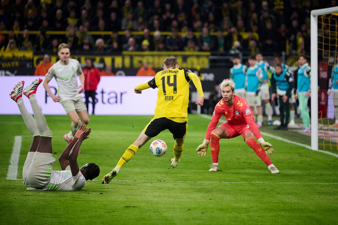 دورتموند يكرم ضيافة بريمن بثلاثية