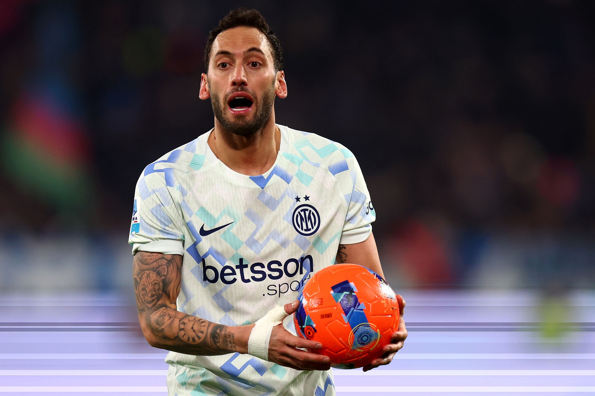 هاكان يوجه ضربة موجعة لإنتر ميلان