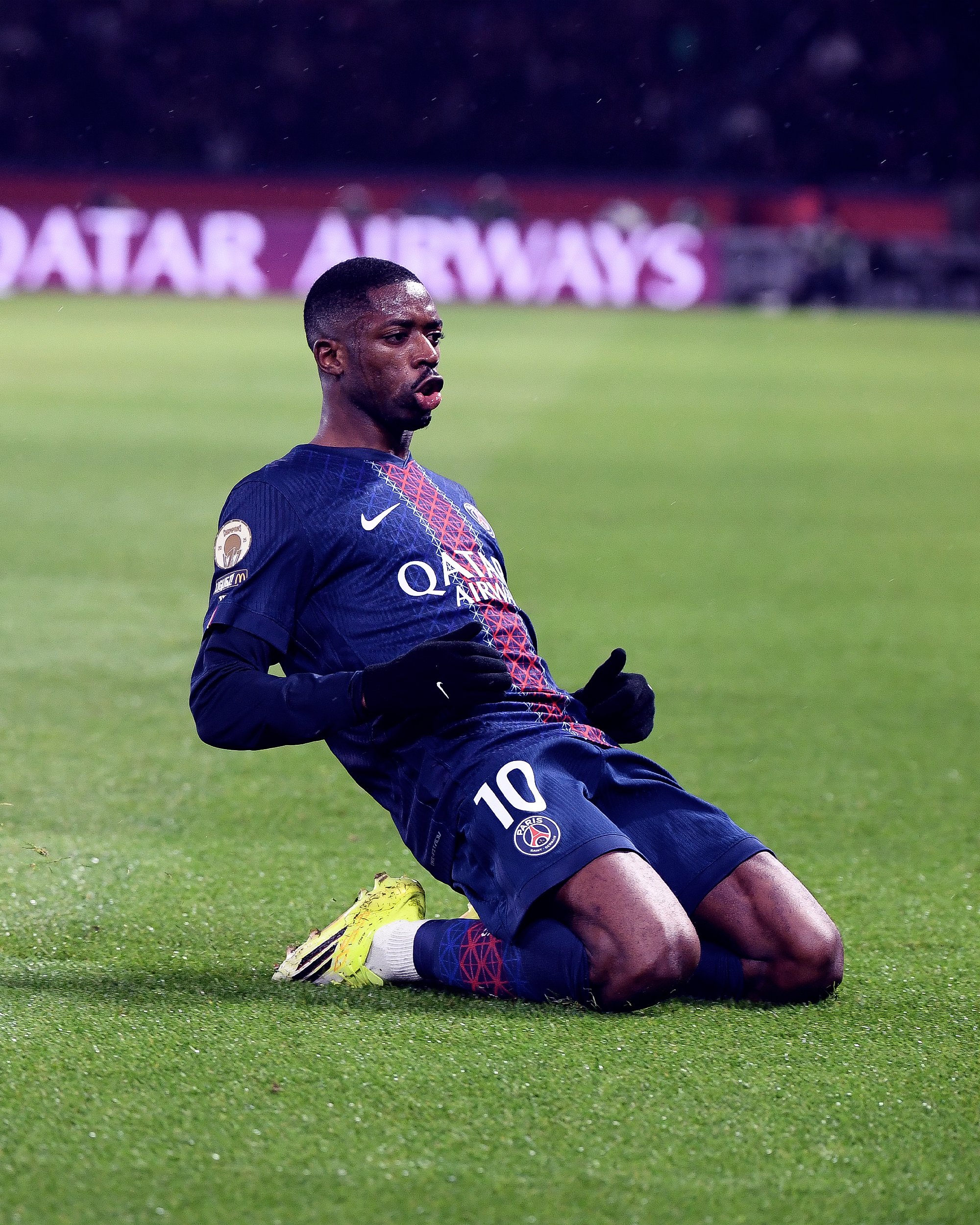 ديمبيلي يقود باريس لصدارة الدوري الفرنسي