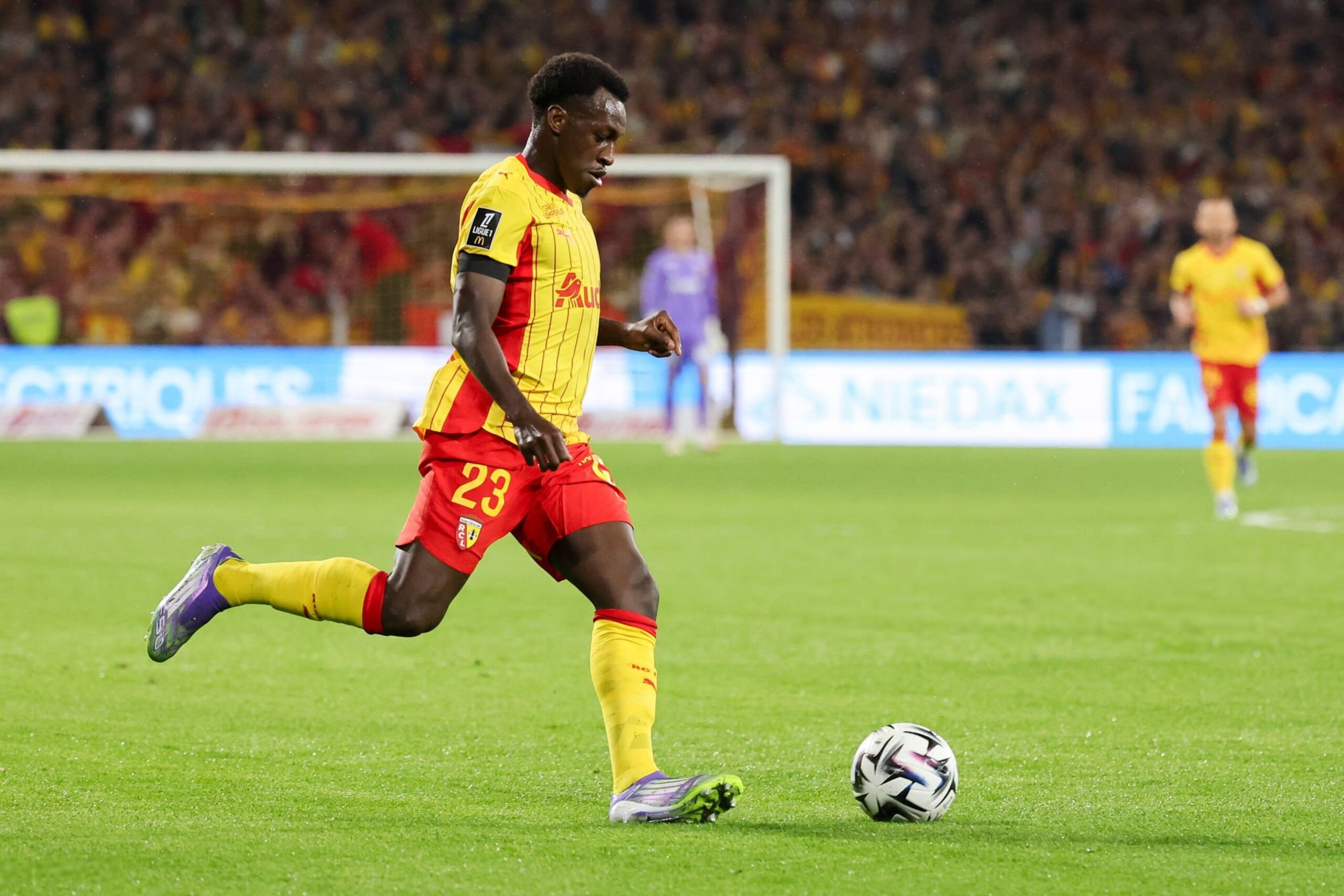 الهلال يتحرك لاستعادة سعود عبدالحميد