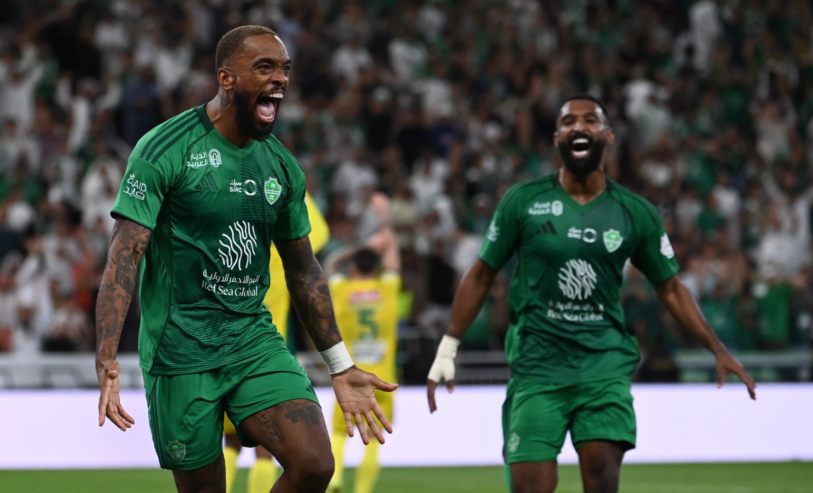 الأهلي يكتسح الخليج برباعية في دوري روشن