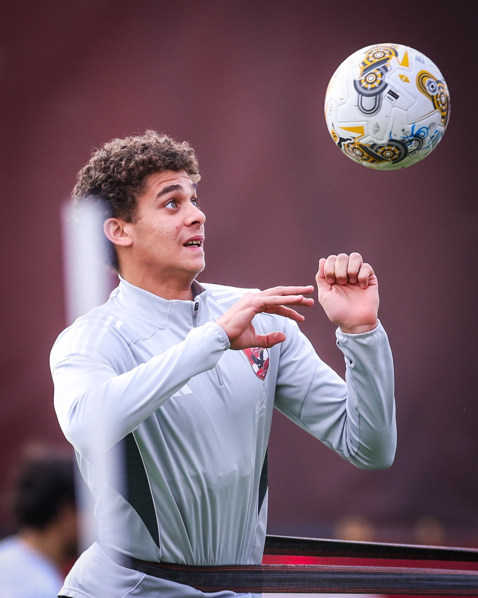 الأهلي يعلن انتقال حمزة عبدالكريم لبرشلونة