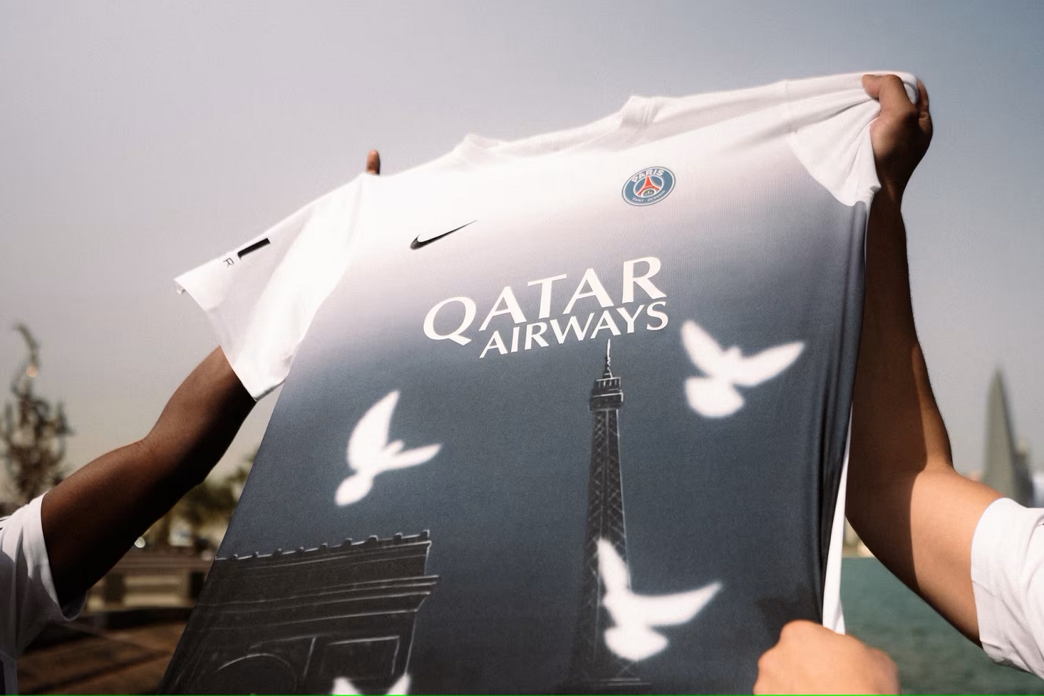 قميص إحماء جديد يعكس إبداع سان جيرمان