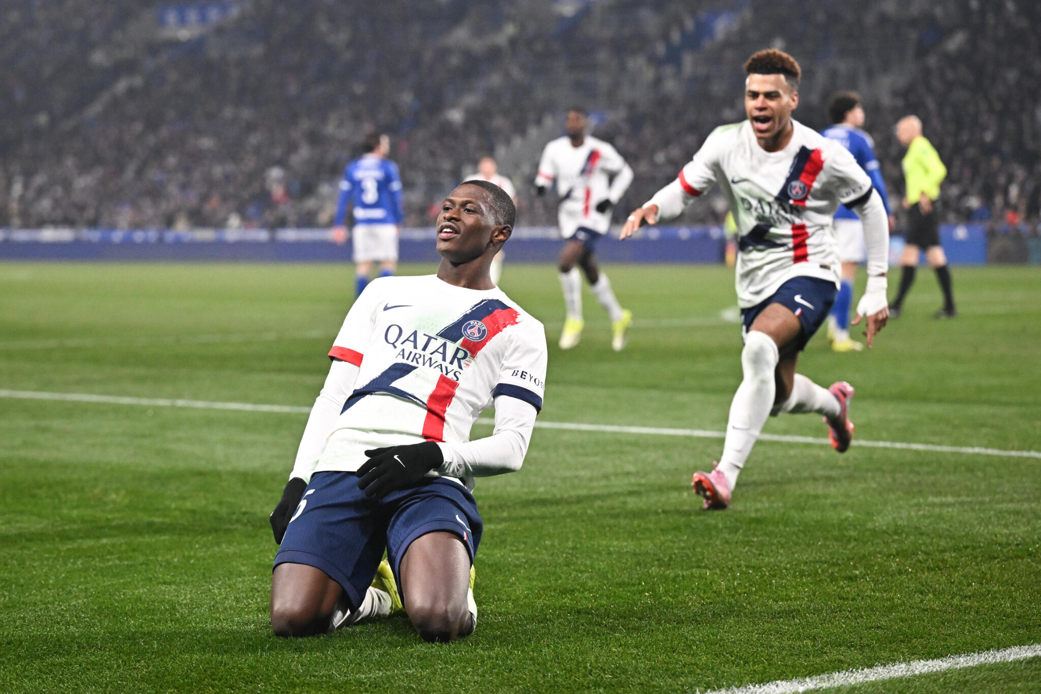 باريس يستعيد صدارة الدوري الفرنسي