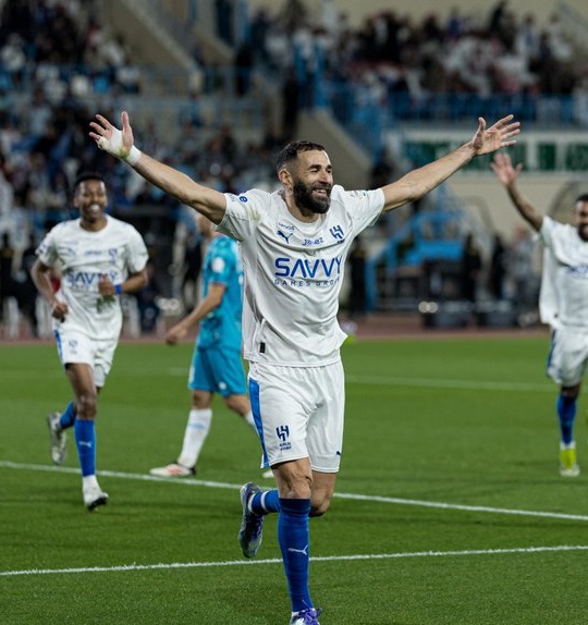 بنزيما: سعيد بالبداية والهاتريك هدية للجماهير