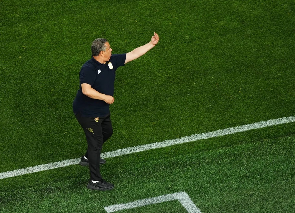 الترجي يقرر إقالة مدربه