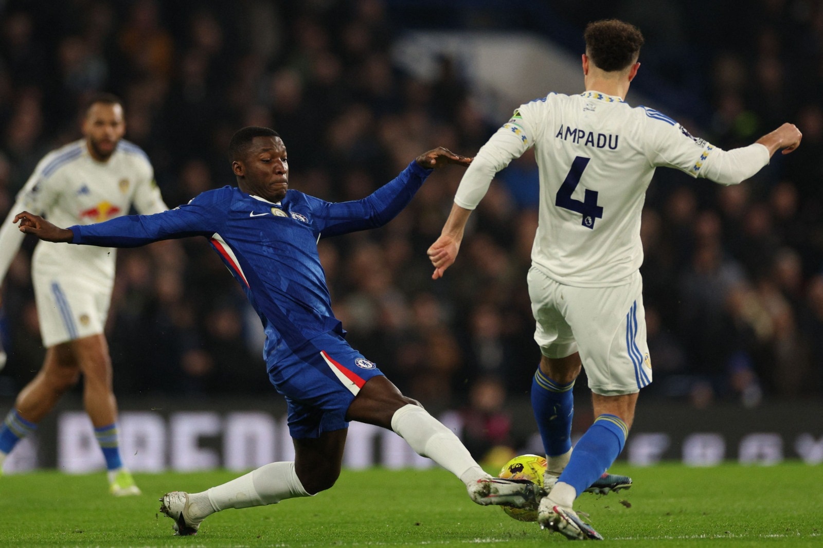 ليدز يوقف تشيلسي في الدوري الإنجليزي