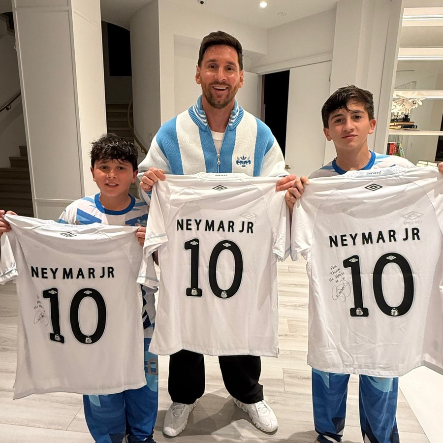 Neymar sends a special gift to Messi and his sons