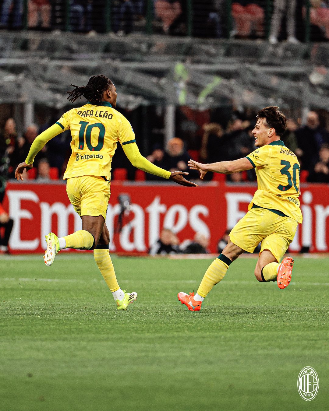 ميلان يتعادل مع كومو في الدوري الإيطالي