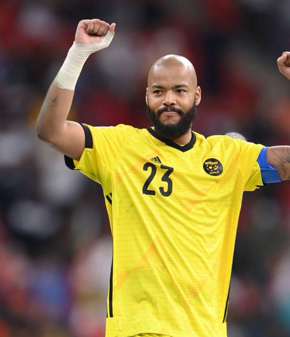 مبولحي يعلن نهاية مسيرته الكروية