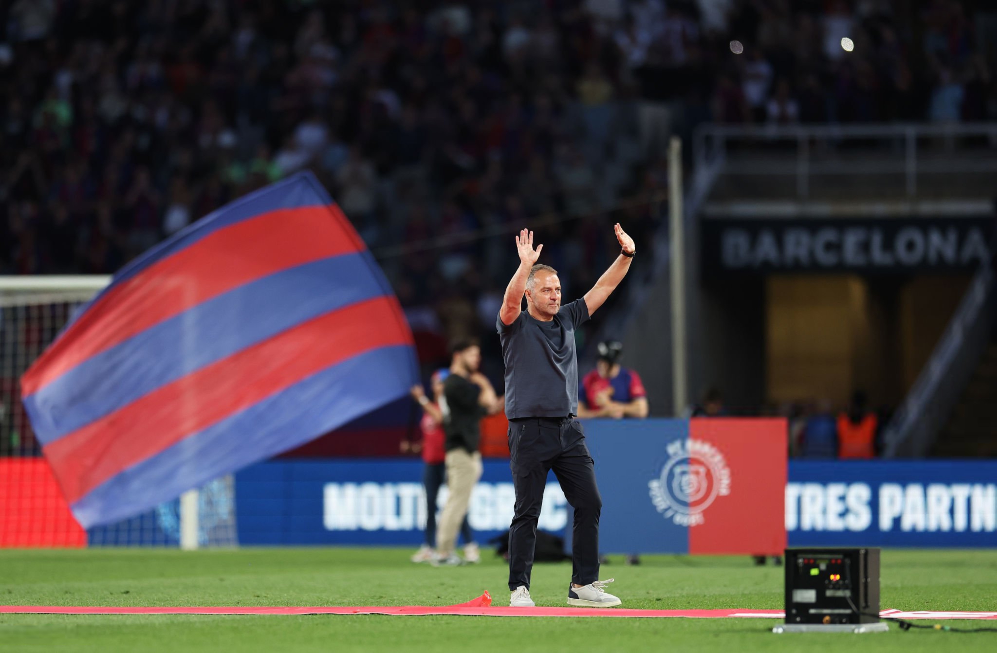 فليك يصنع التاريخ مع برشلونة قبل المباراة المئوية