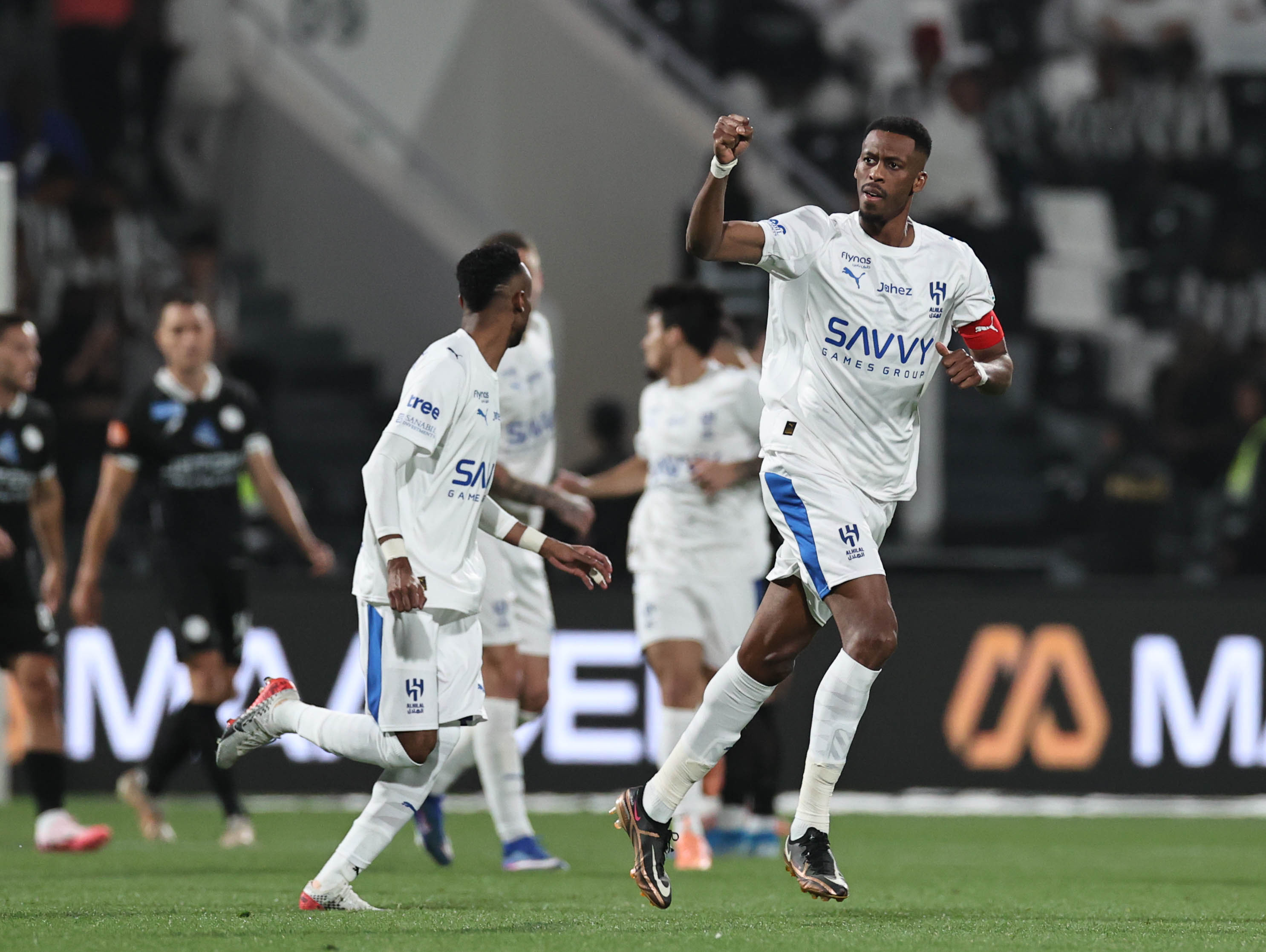 الهلال يكتسح الشباب بدوري روشن