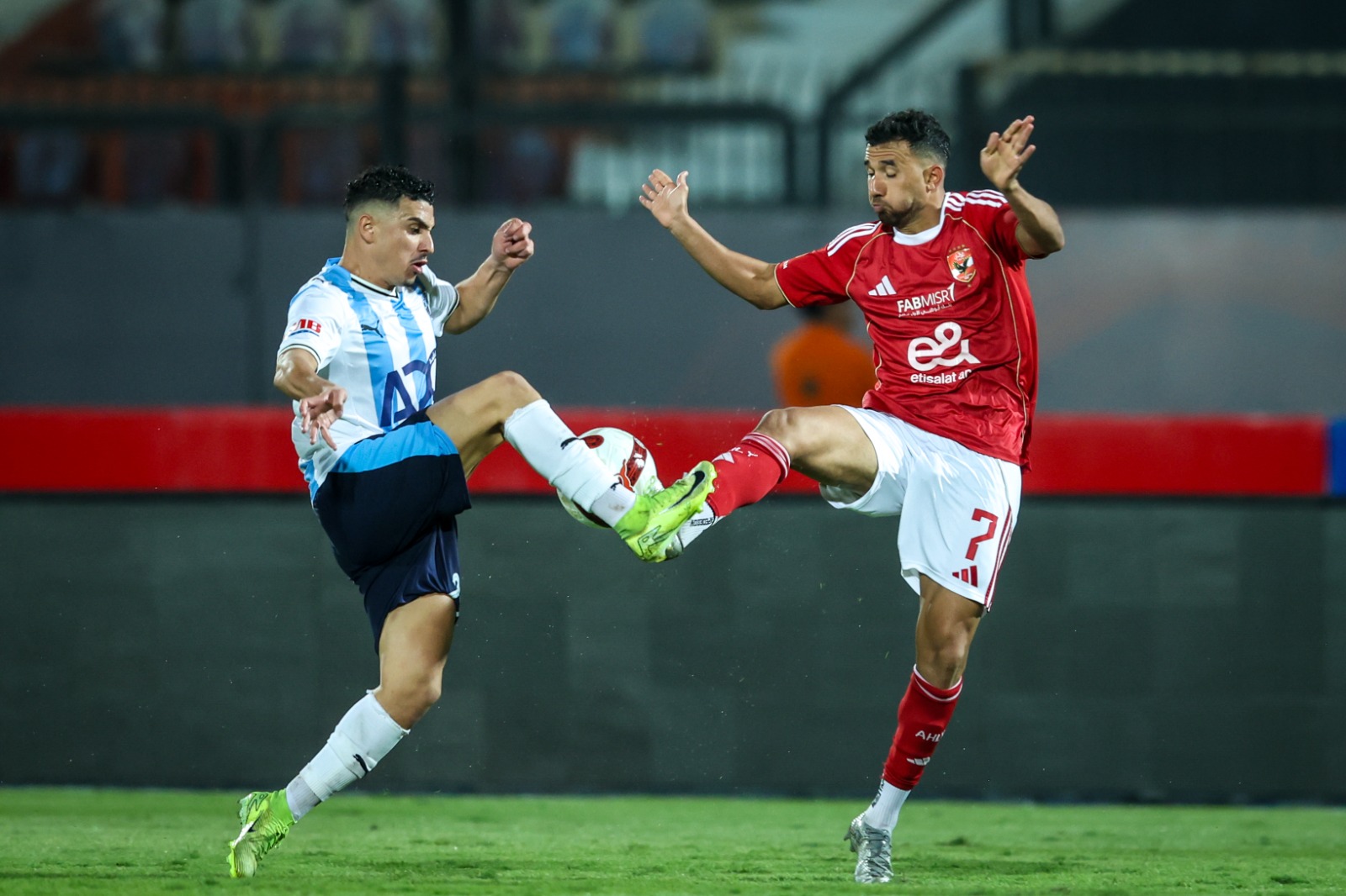 الأهلي يطالب بيراميدز بتعويض 5 مليارات جنيه 