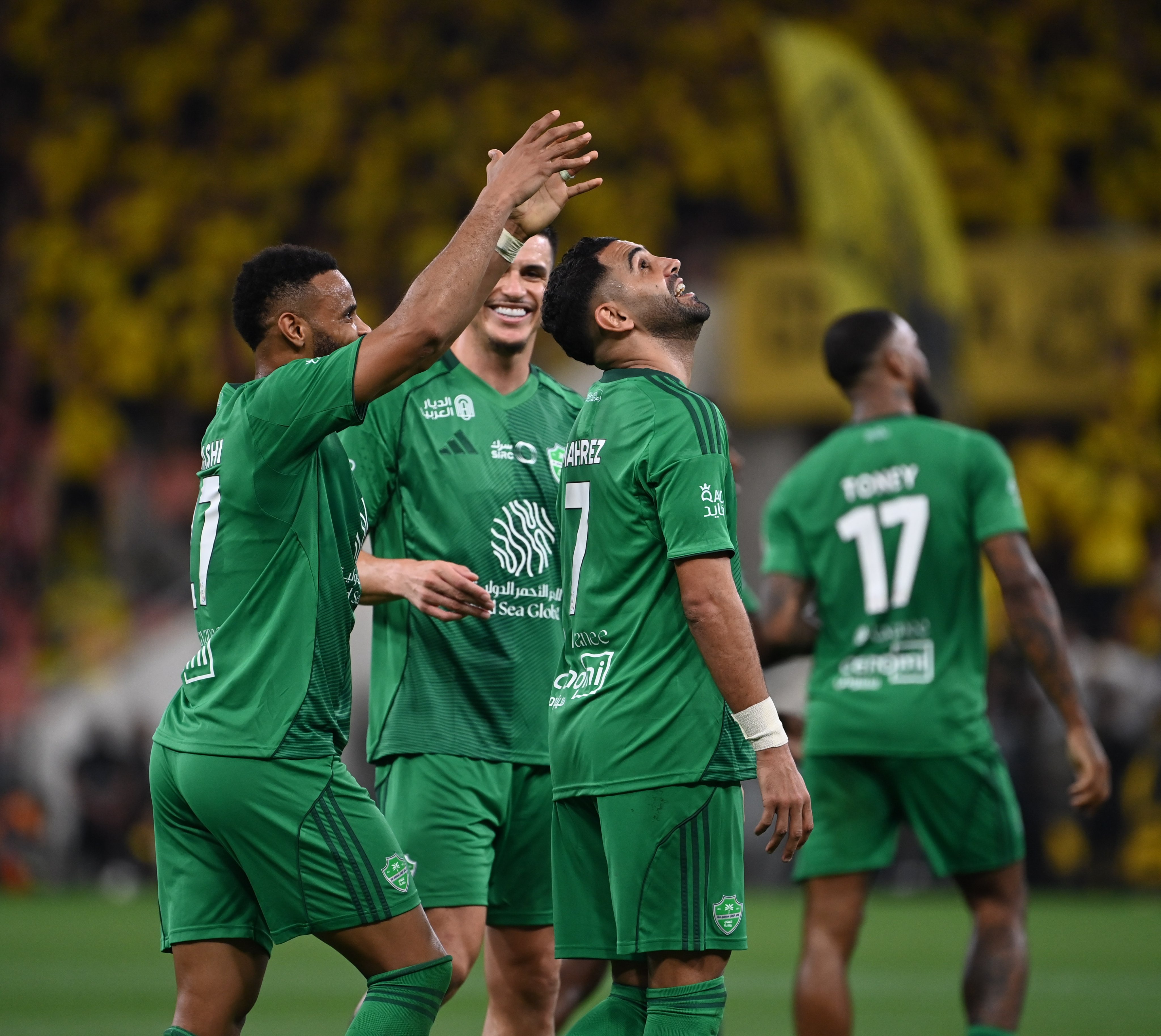 بثلاثية الديربي.. الأهلي يتصدر دوري روشن