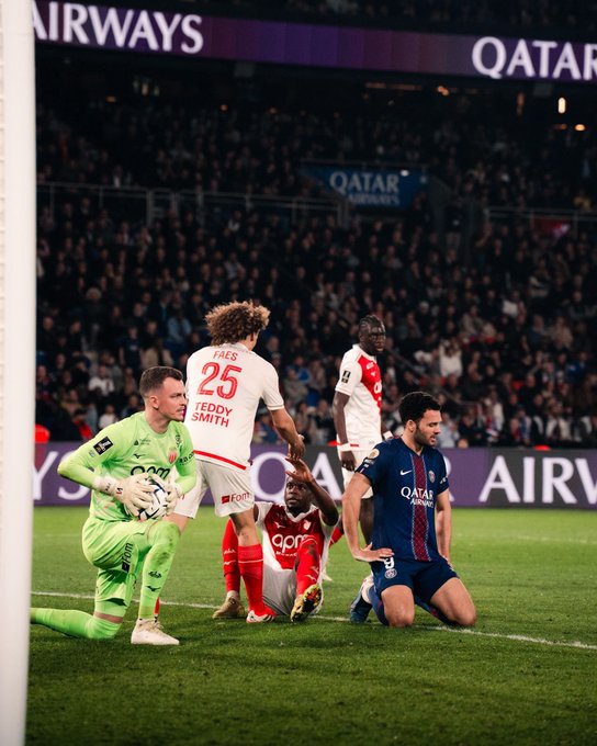 موناكو يفجر المفاجأة ويهزم باريس