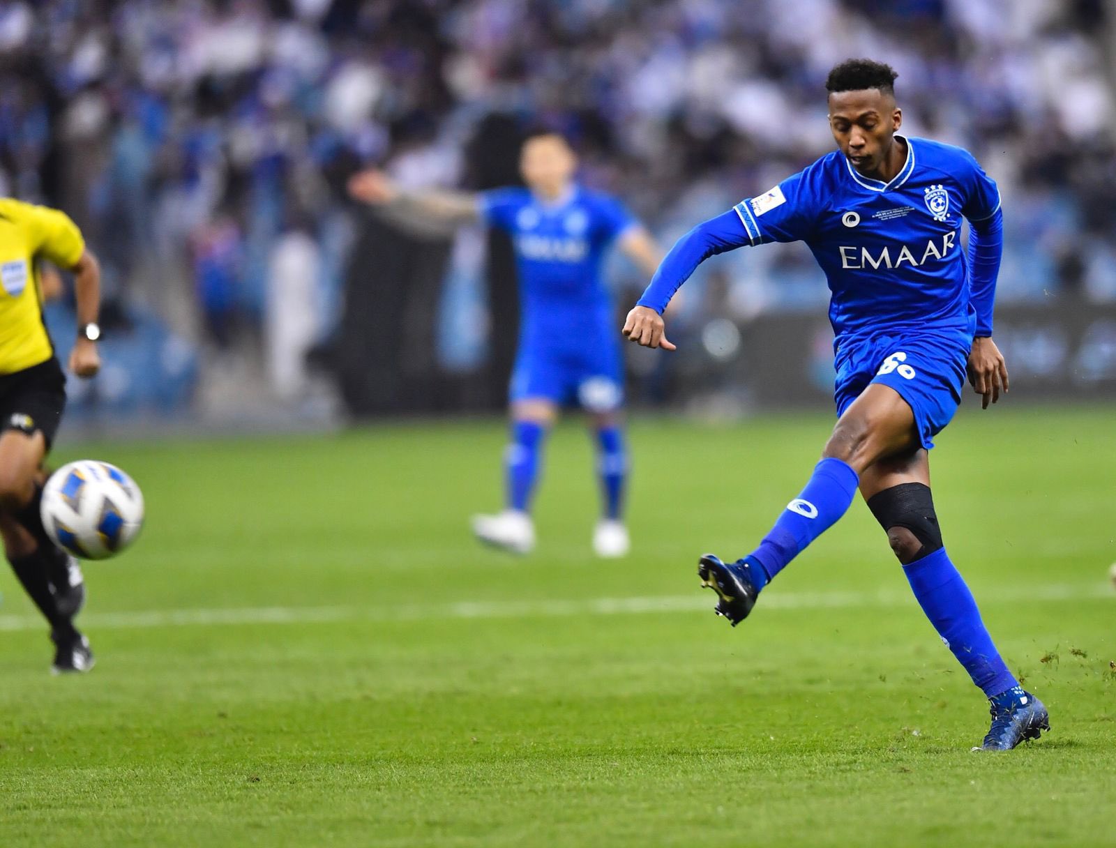 شكوك حول لحاق لاعب الهلال بكلاسيكو الأهلي