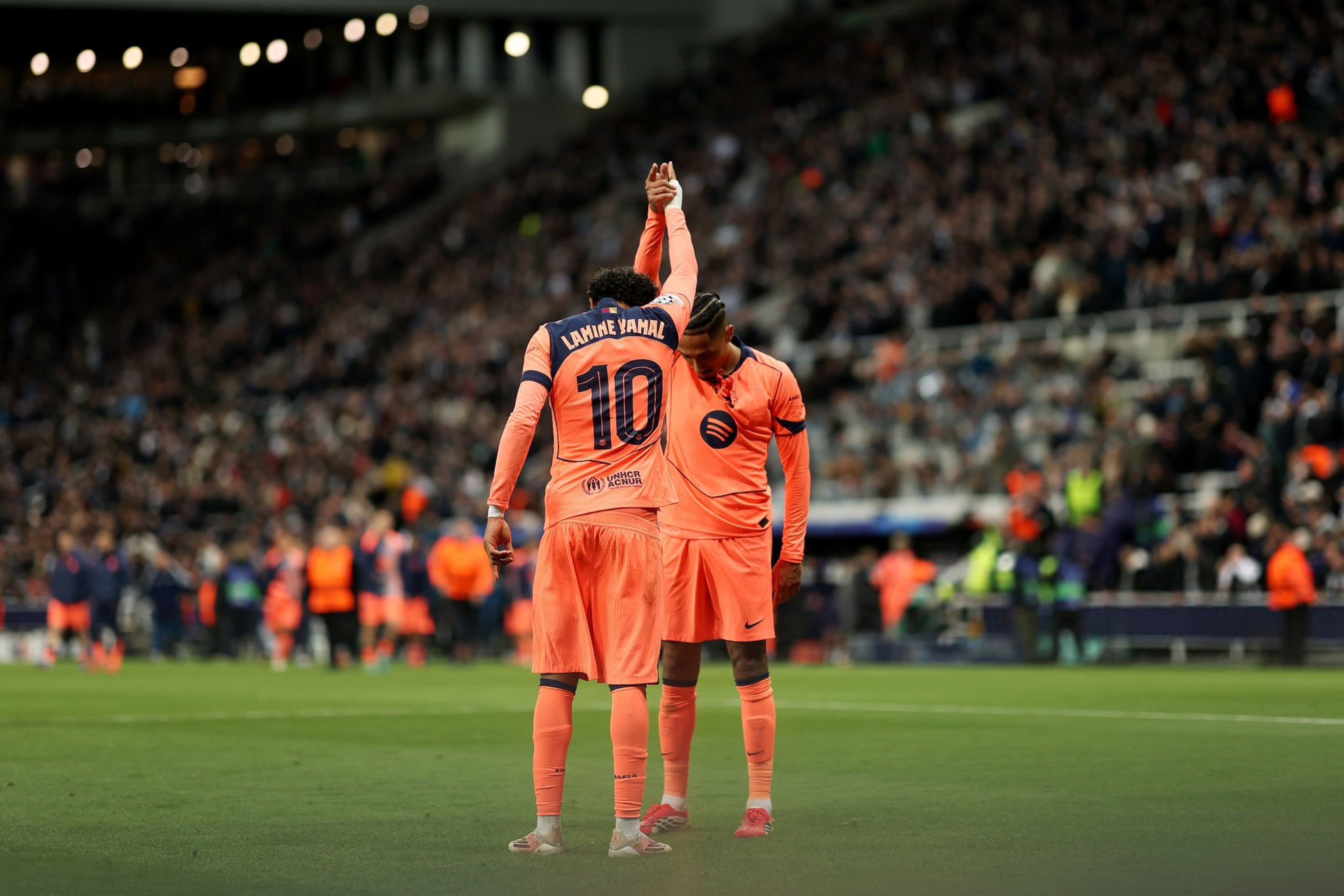 برشلونة ينجو بتعادل مثير أمام نيوكاسل