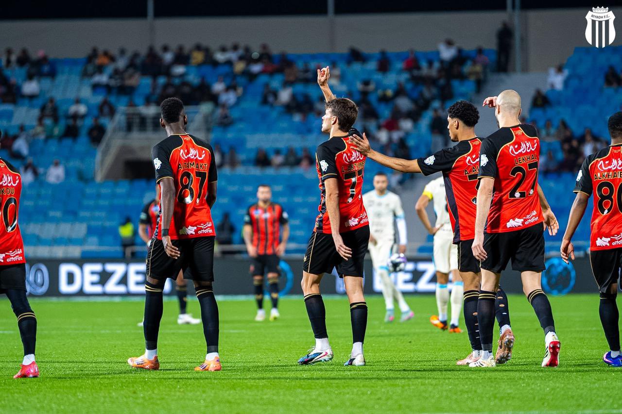 سقوط مدوي للاتحاد أمام الرياض