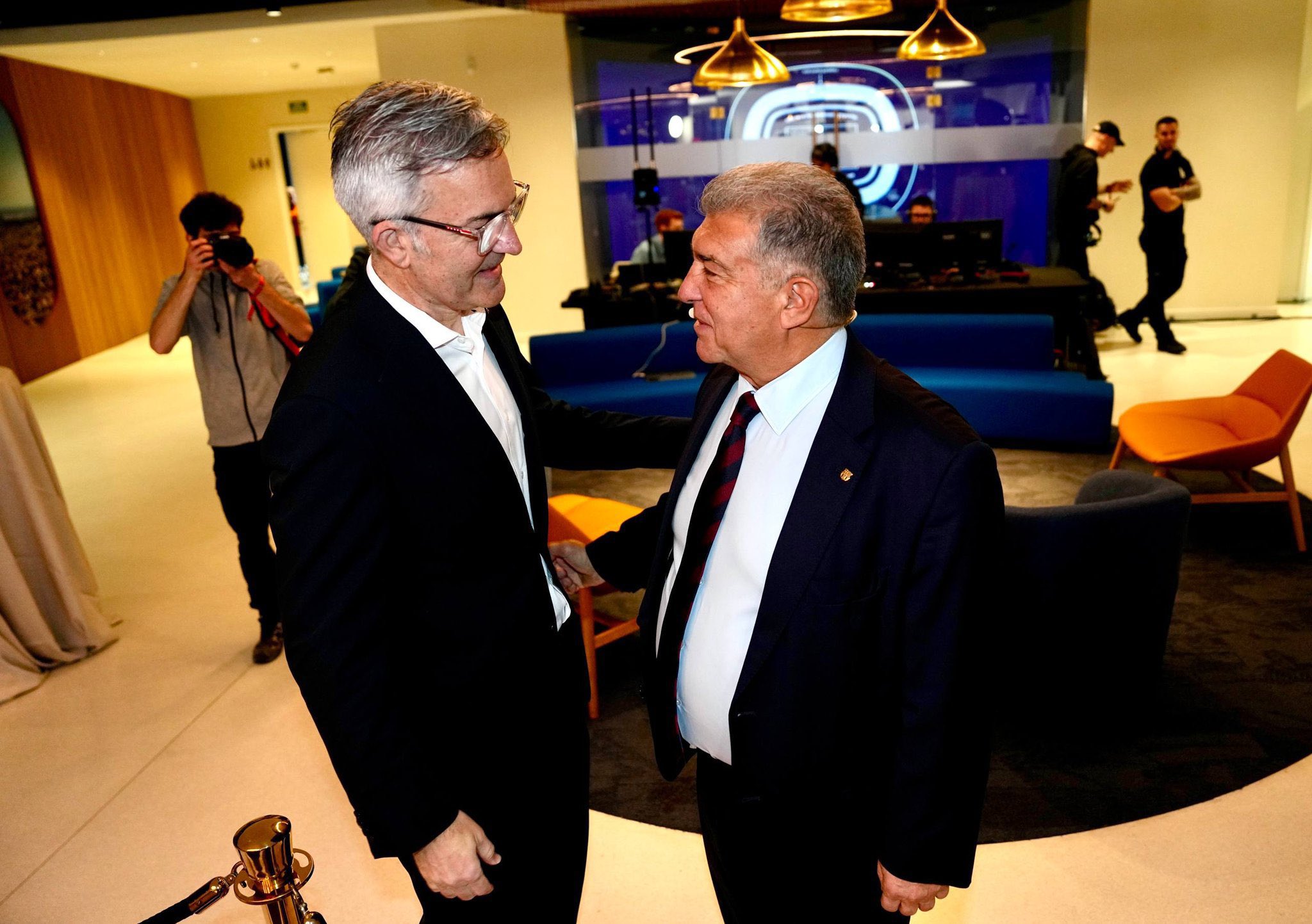 لابورتا يشكو فونت قبل انتخابات برشلونة