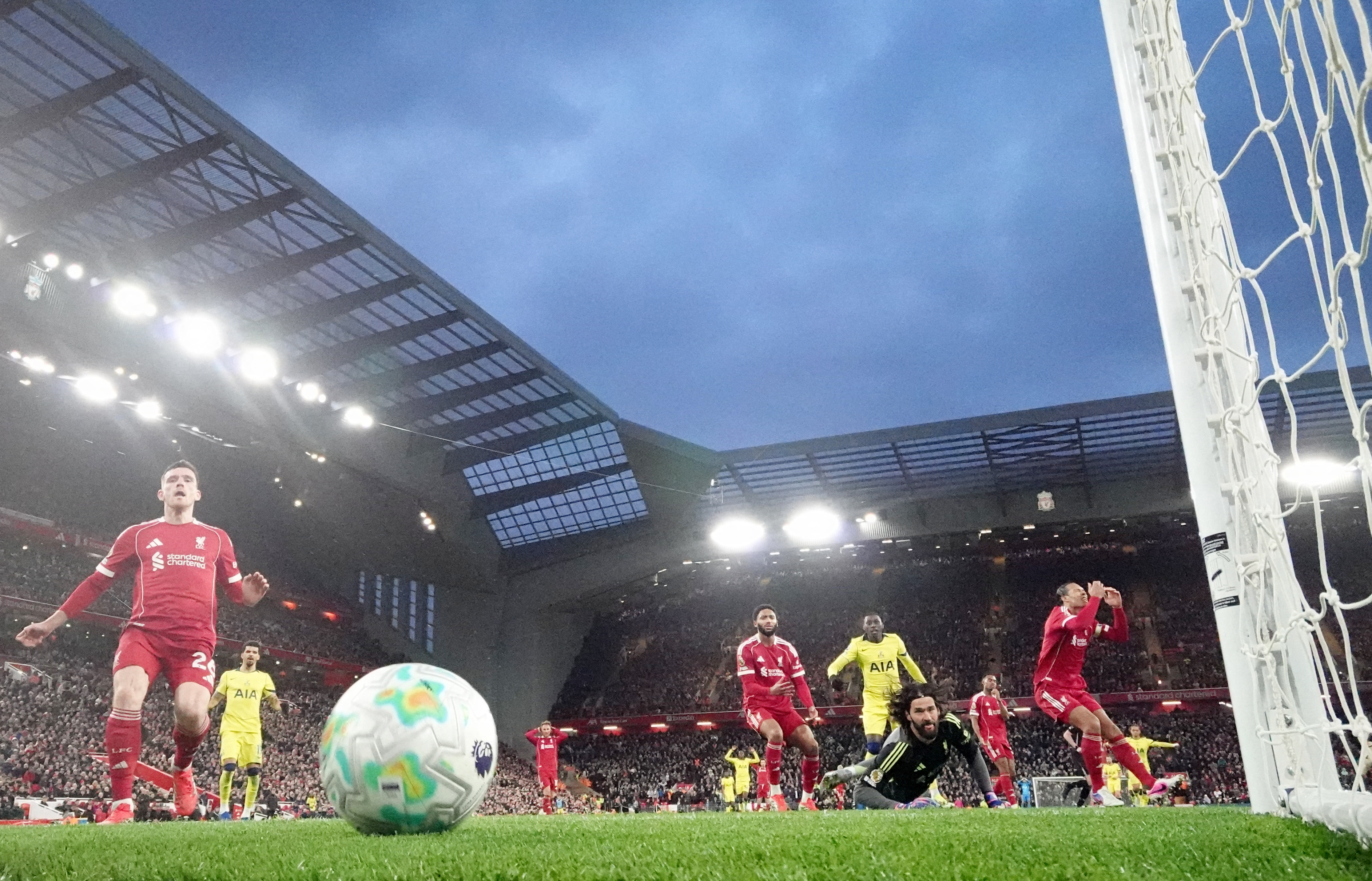 ليفربول ينهار بسبب الأهداف القاتلة