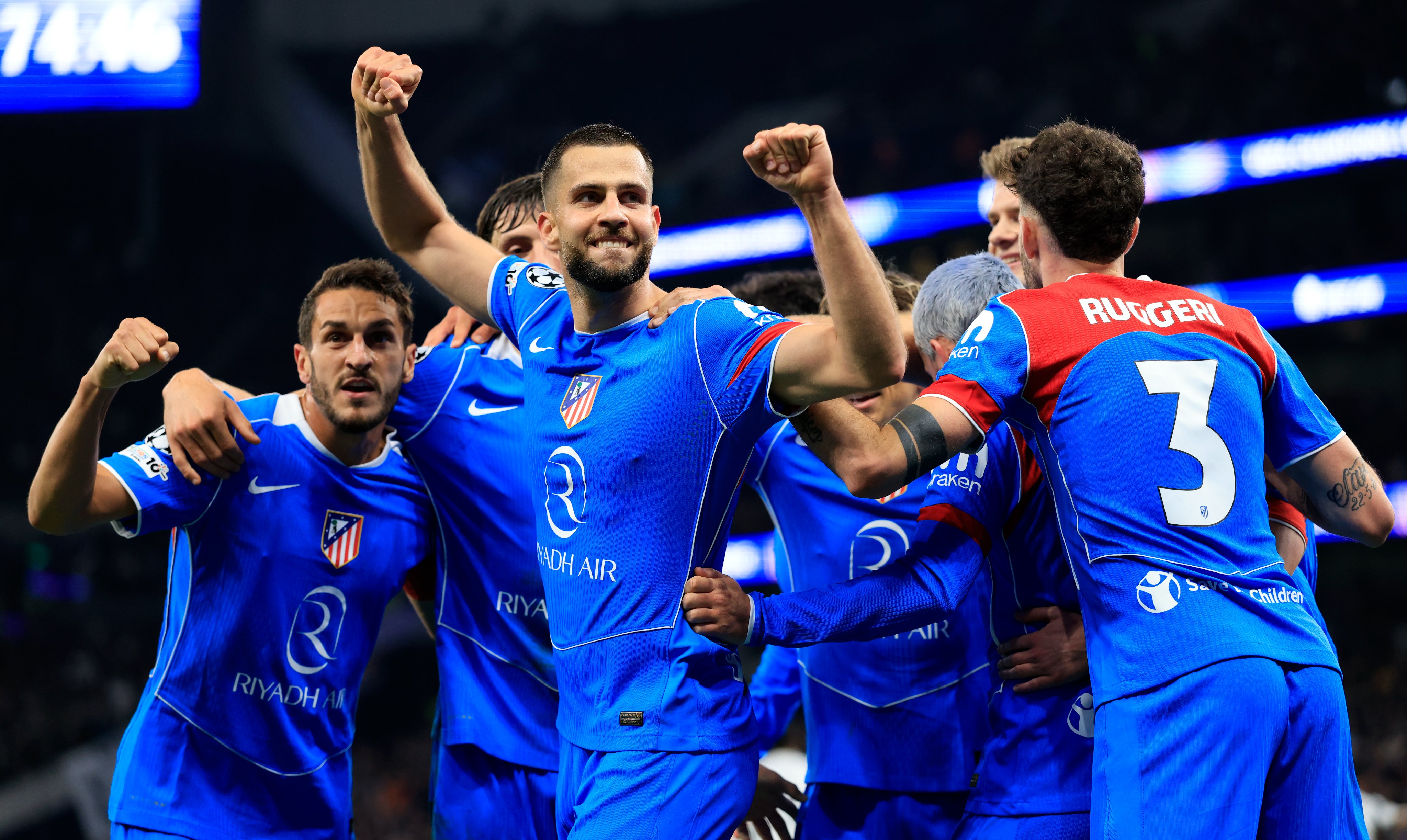 أتلتيكو يعبر توتنهام ويواجه برشلونة بربع النهائي