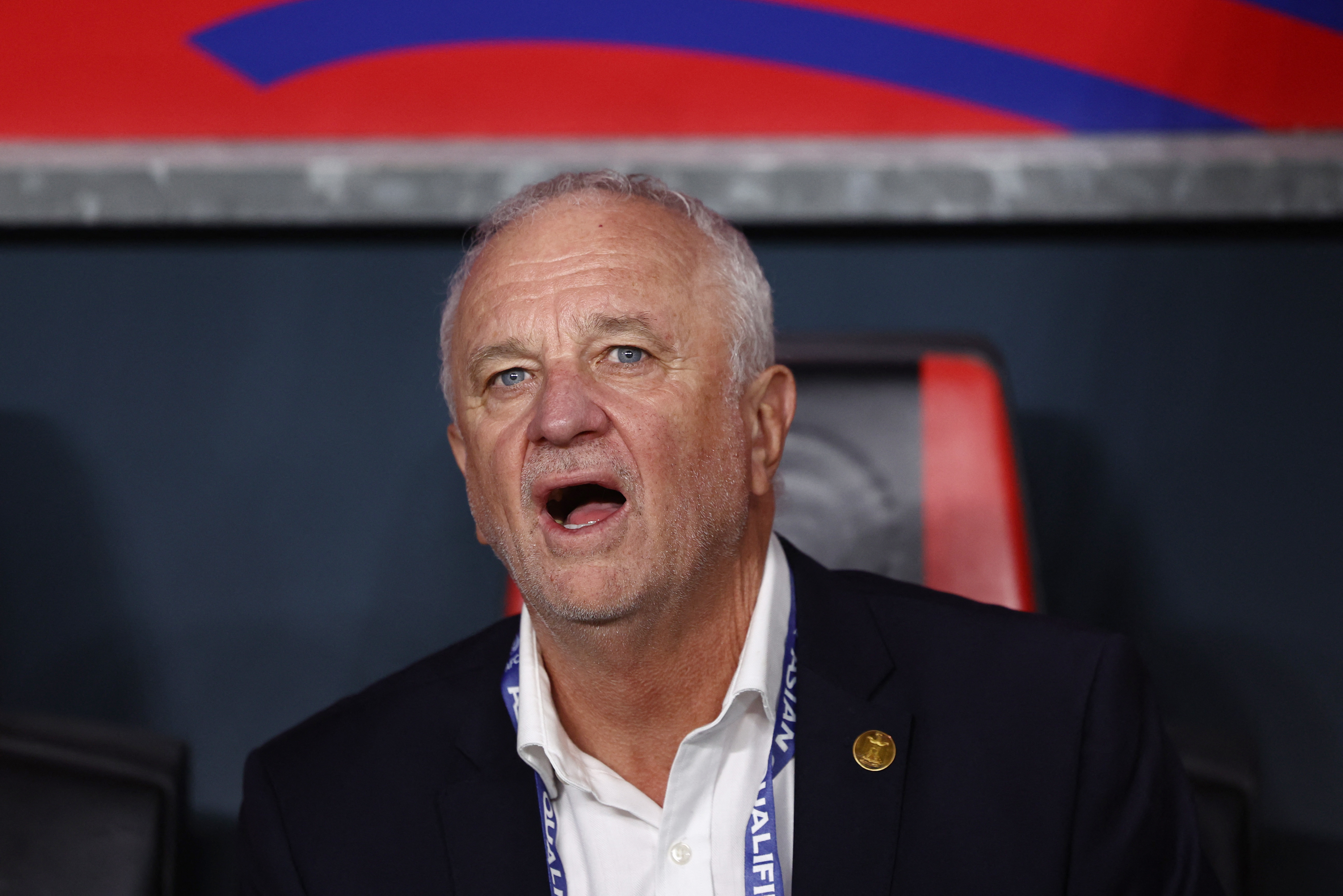 أرنولد يطالب لاعبي العراق بإسعاد الجماهير