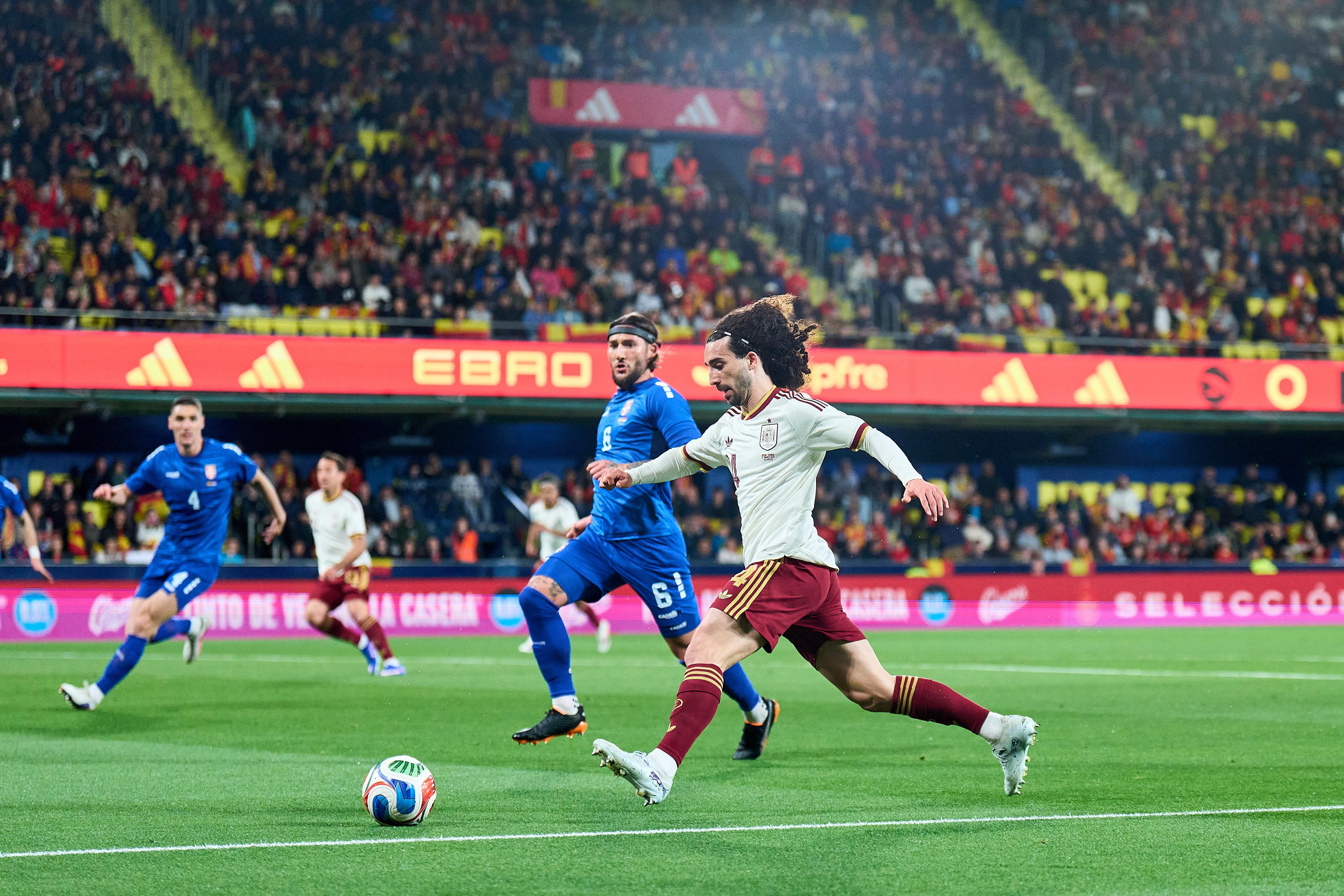 إنجلترا تتعادل مع أوروجواي وإسبانيا تكتسح صربيا