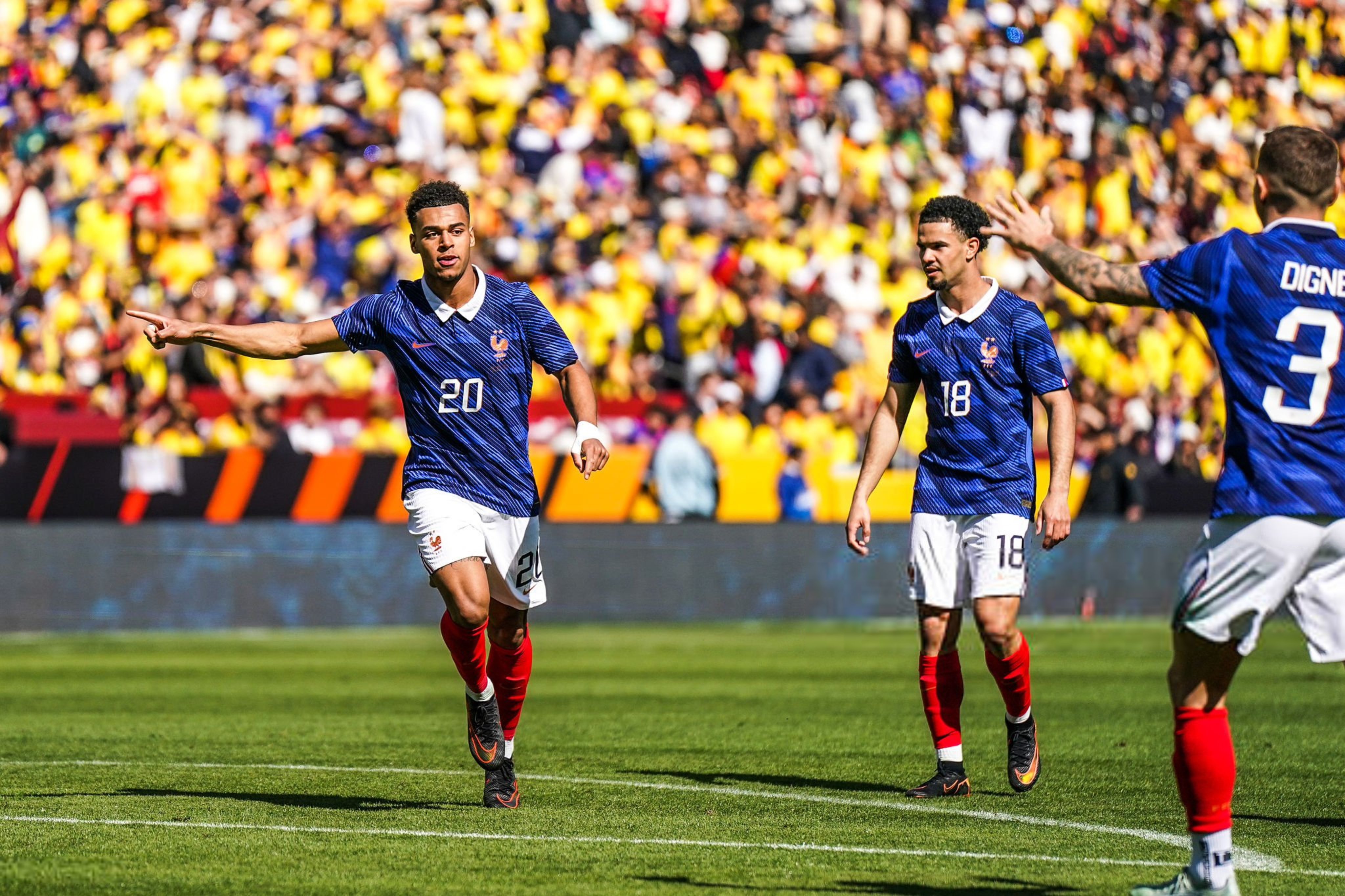 الديوك تدك شباك كولومبيا بثلاثية وديًا