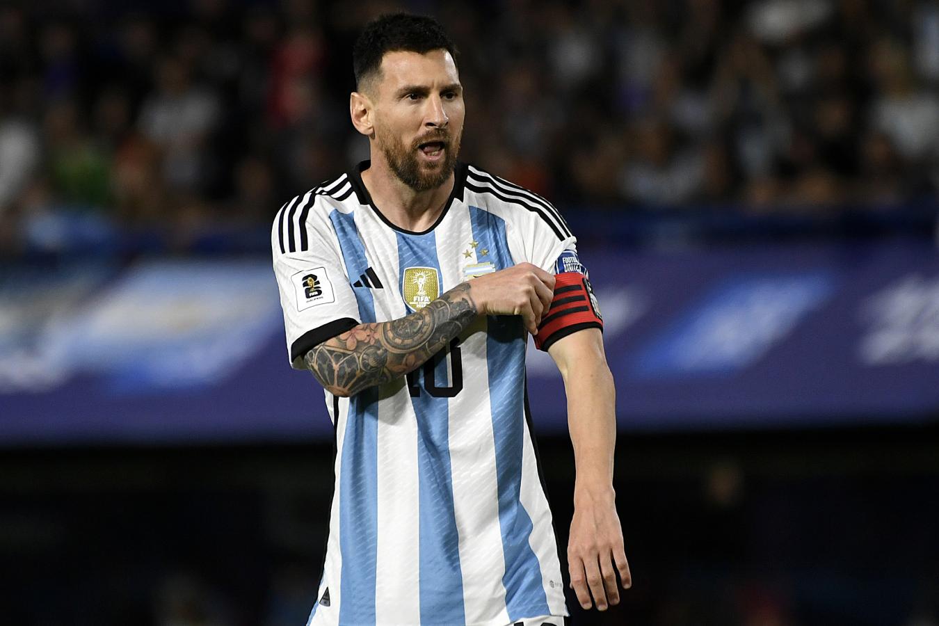 سكالوني يحسم مشاركة ميسي أمام زامبيا