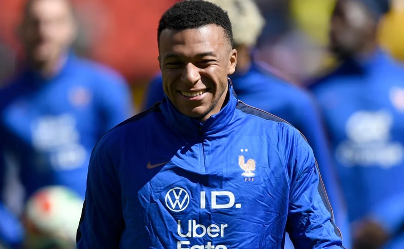 «نايك» مهددة بخسارة مبابي!